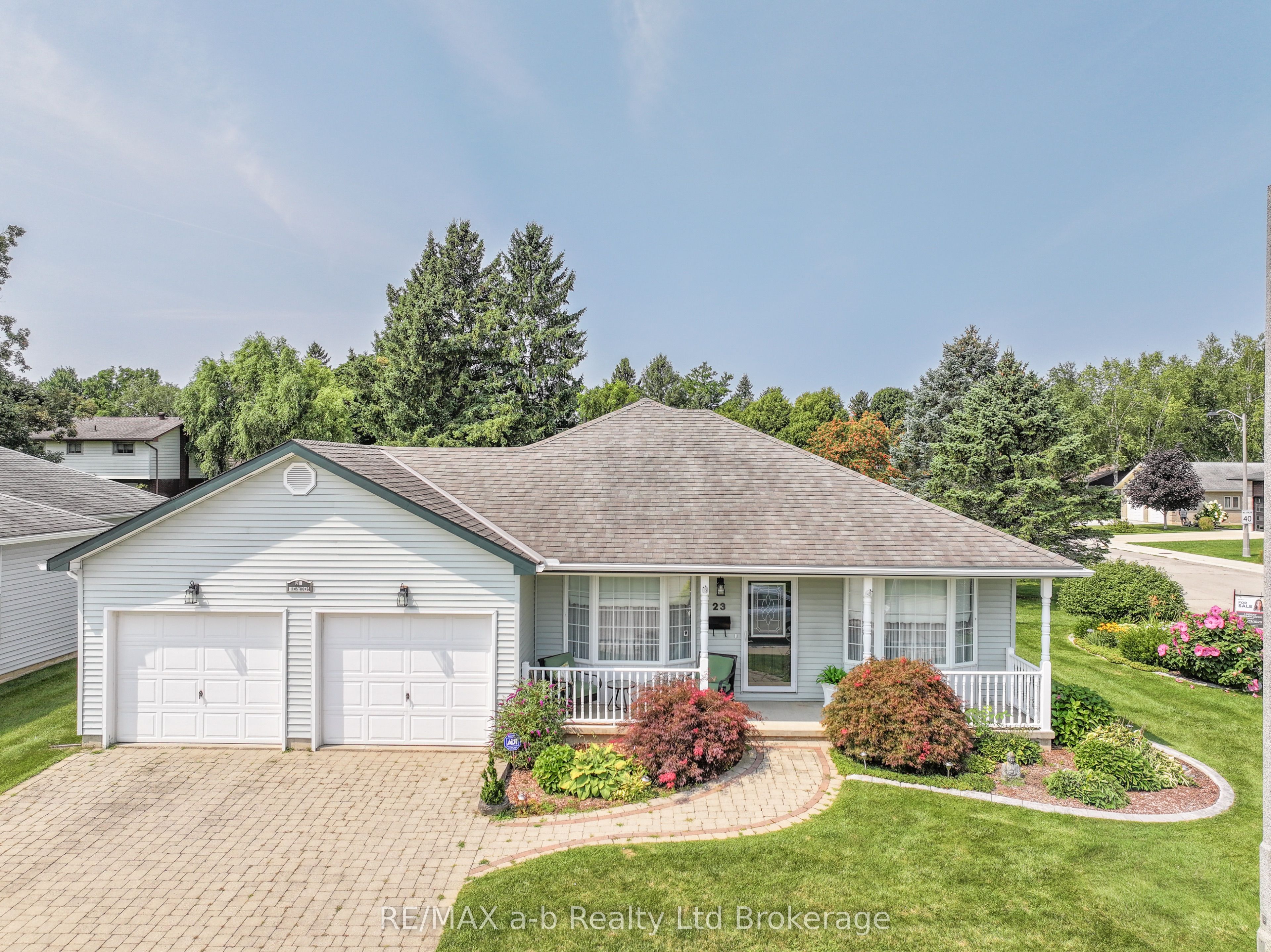 23 Armstrong Drive, Tillsonburg, ON N4G 5T3