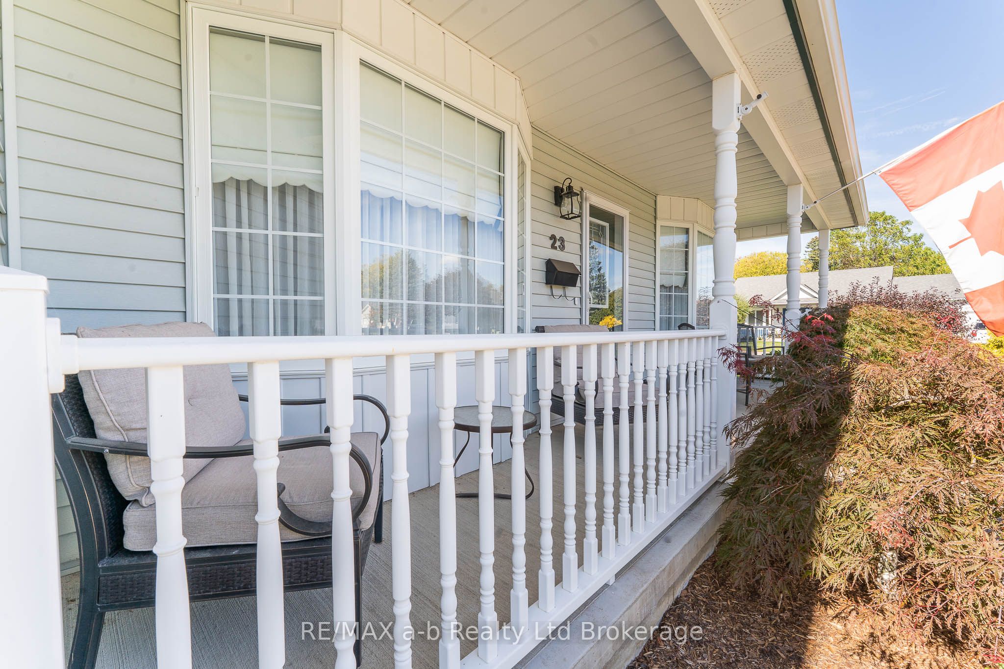 23 Armstrong Drive, Tillsonburg, ON N4G 5T3 photo 3