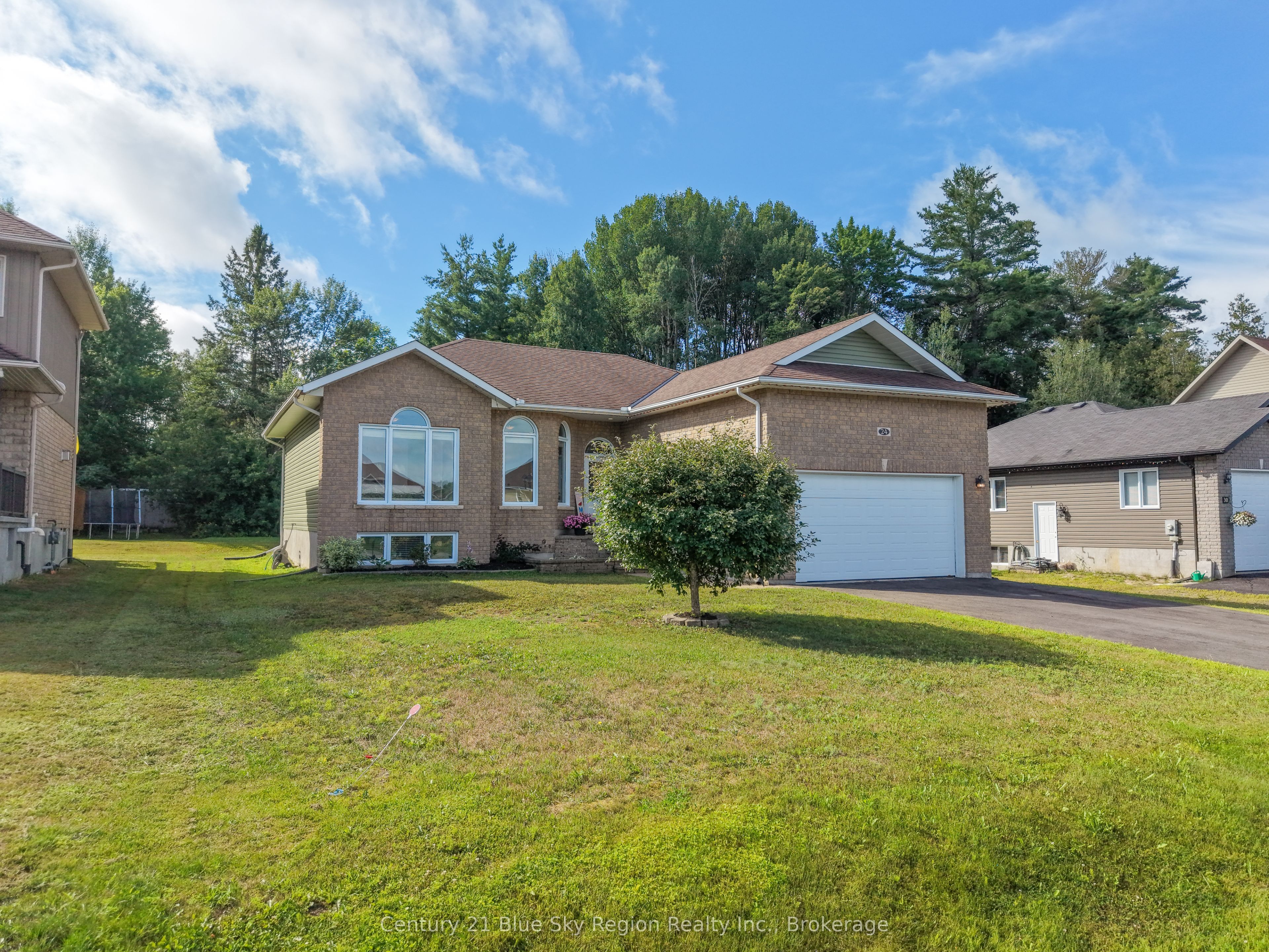 24 Osprey Crescent, Callander, ON P0H 1H0