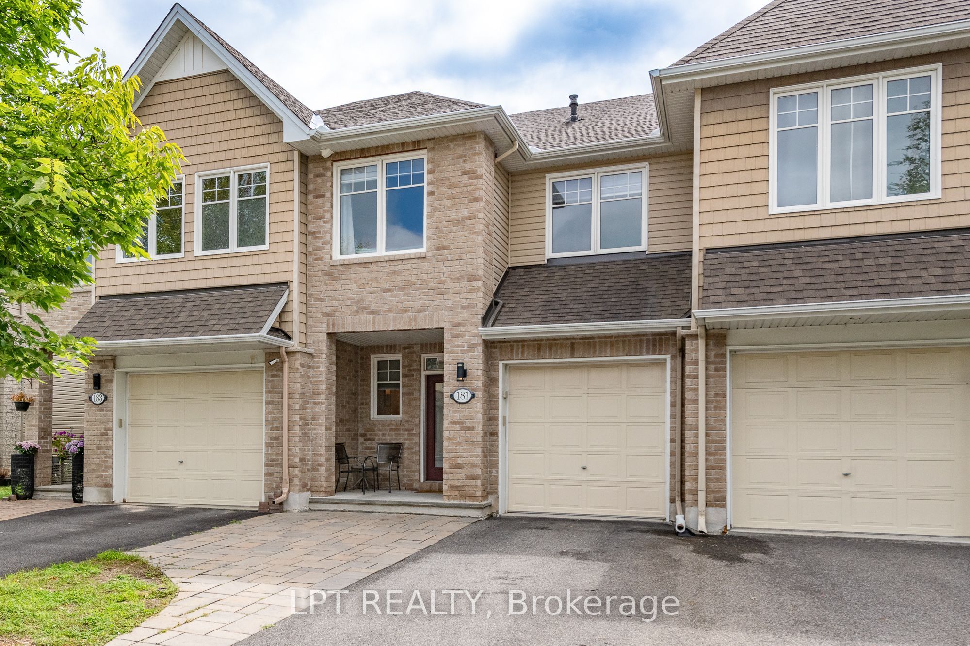 181 Manorwood Crescent, Blossom Park - Airport and Area, ON K1T 3T8