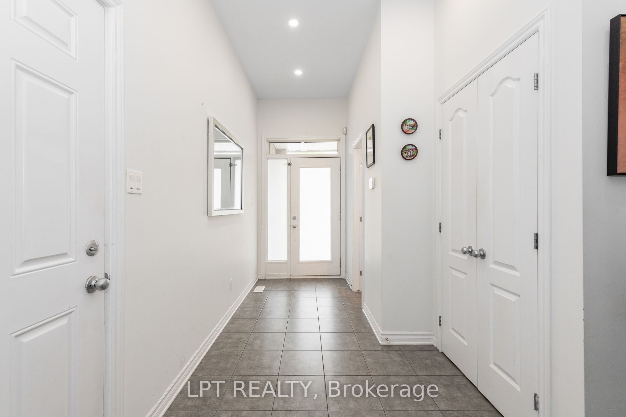 181 Manorwood Crescent, Blossom Park - Airport and Area, ON K1T 3T8 photo 5