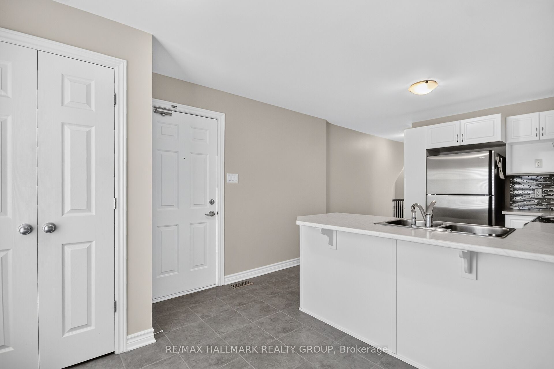 619 A Chapman Mills Drive, Barrhaven, ON K2J 5T1 photo 3