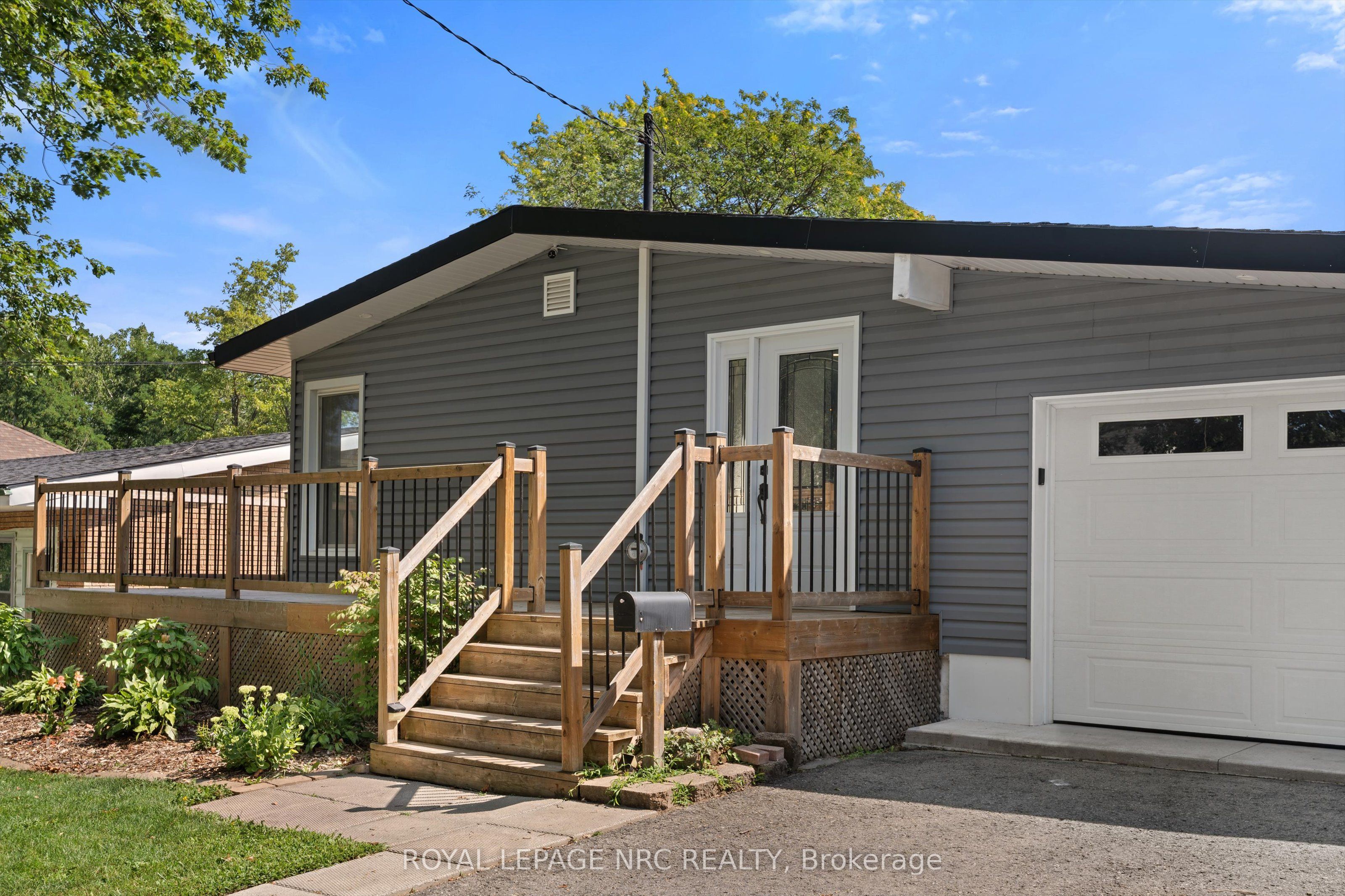 64 Welland Street N, Thorold, ON L2V 2C1 photo 3