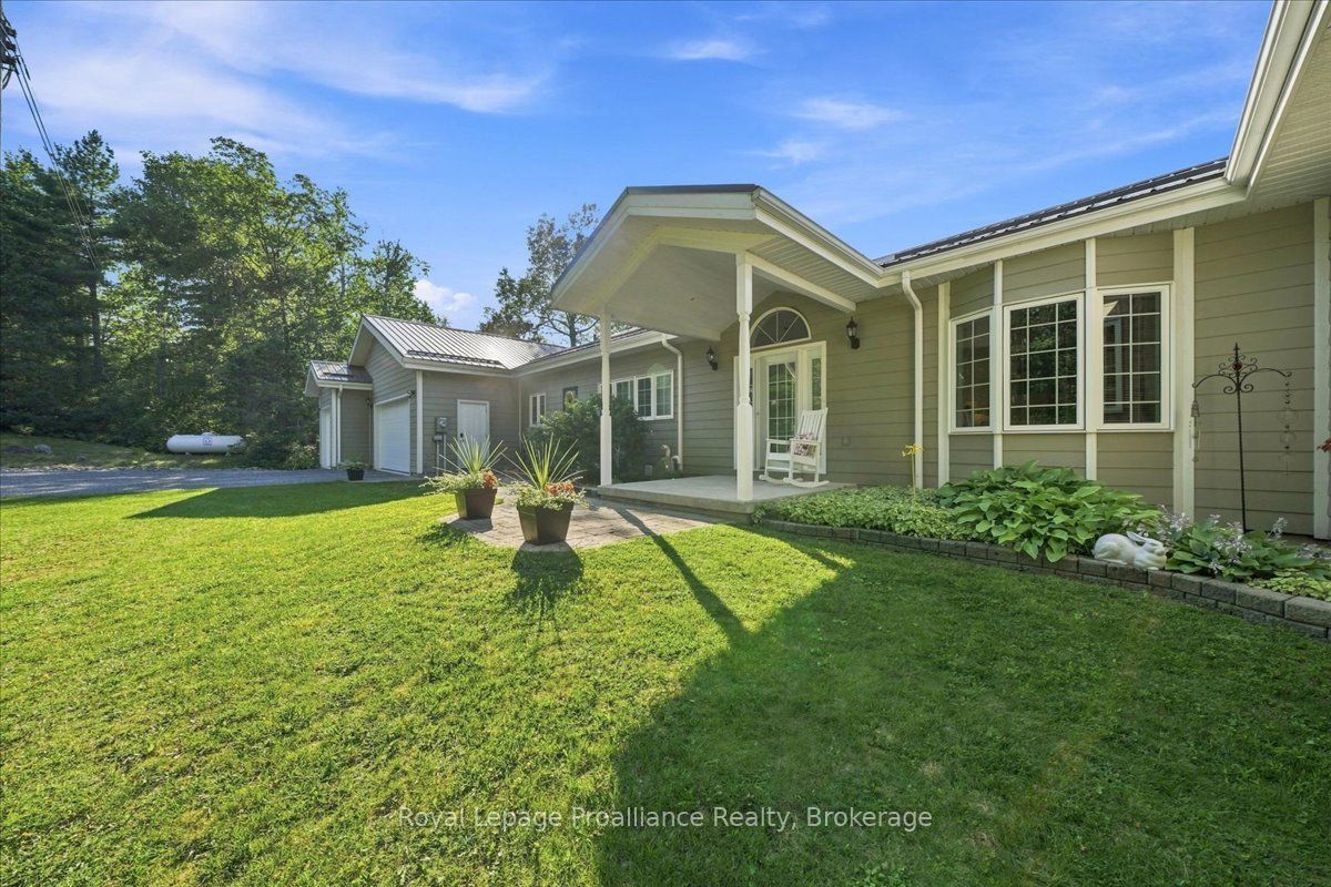 256 Peninsula Road, Havelock-Belmont-Methuen, ON K0L 1Z0 photo 2