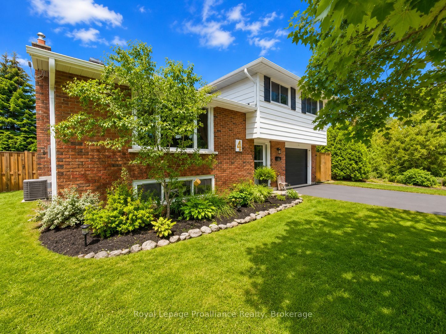 4 Richmond Grove, Belleville, ON K8N 1Z1
