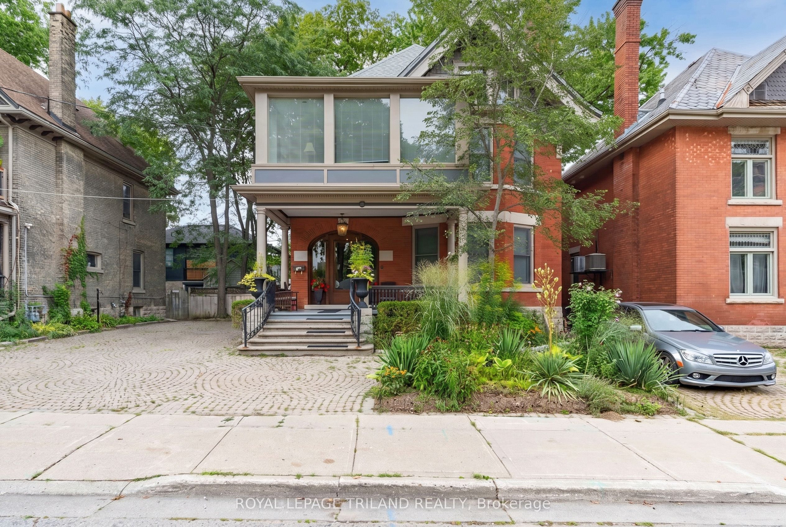 98 Central Avenue, London East, ON N6A 1M4
