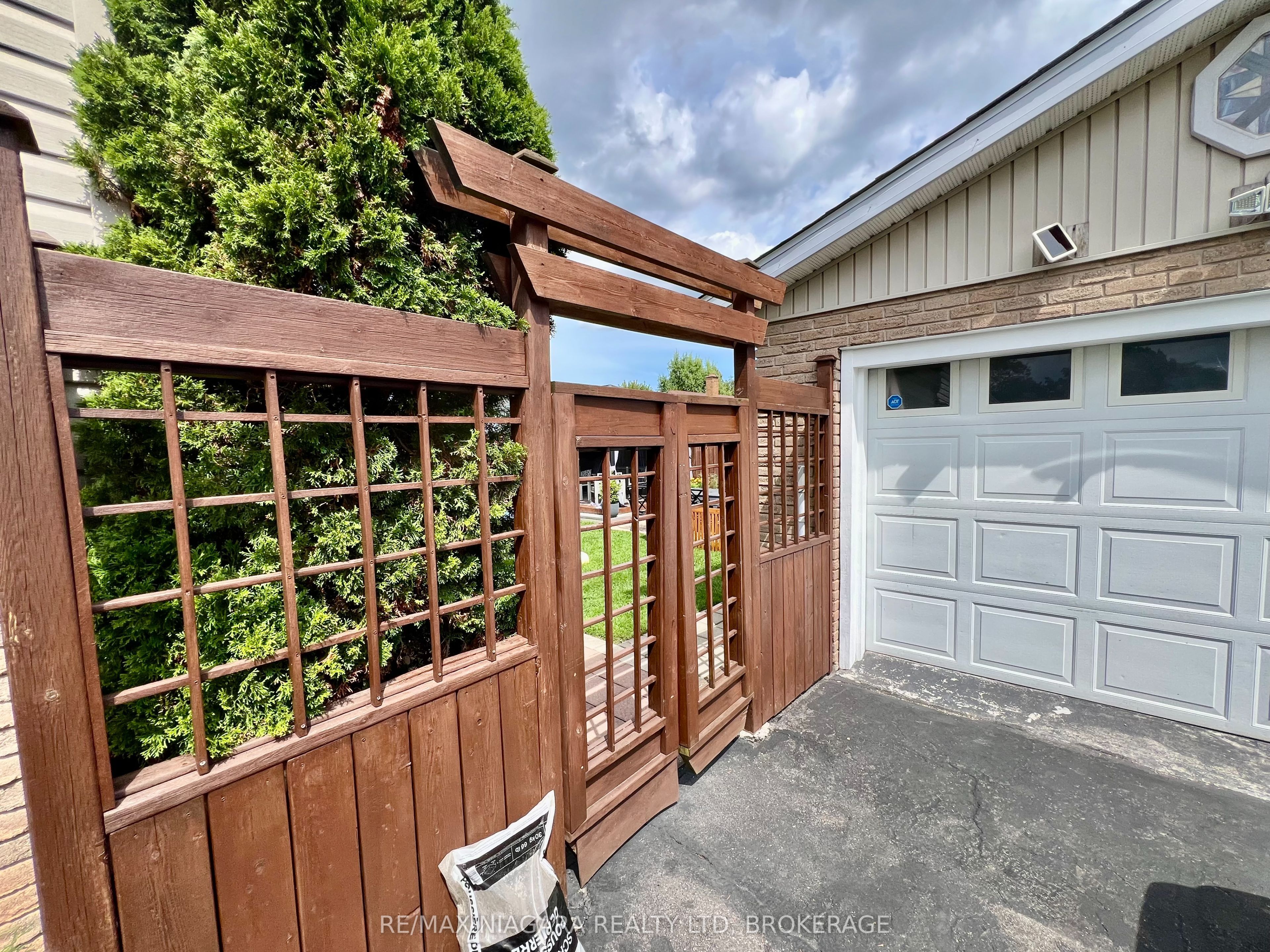 6196 Kirkland Drive, Niagara Falls, ON L2H 2A6 photo 5
