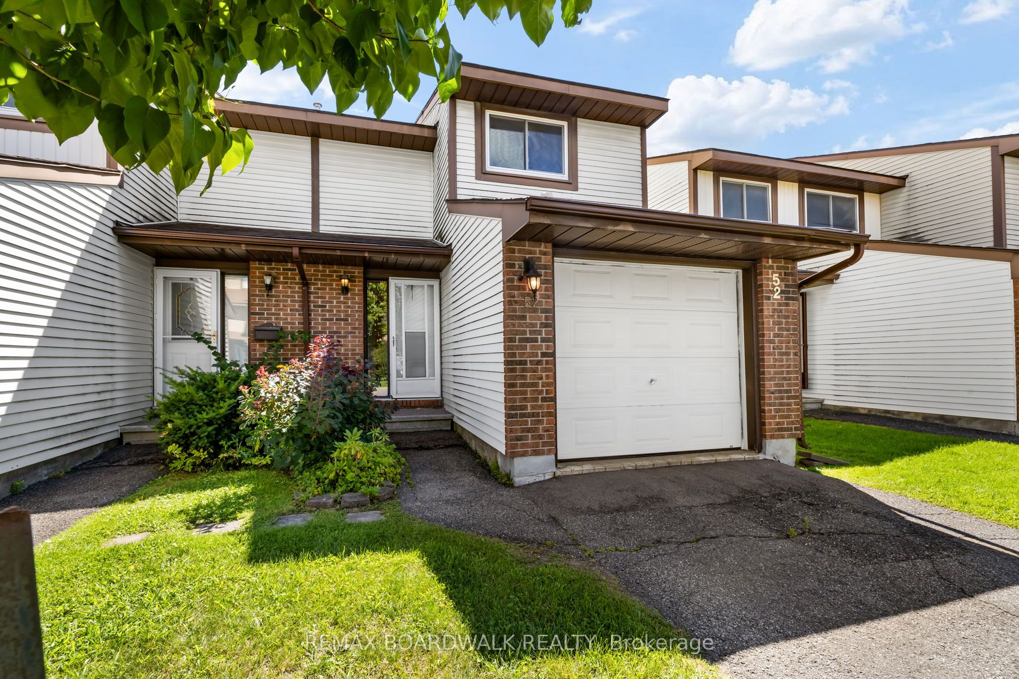 52 Baneberry Crescent, Kanata, ON K2L 2Y4 photo 2