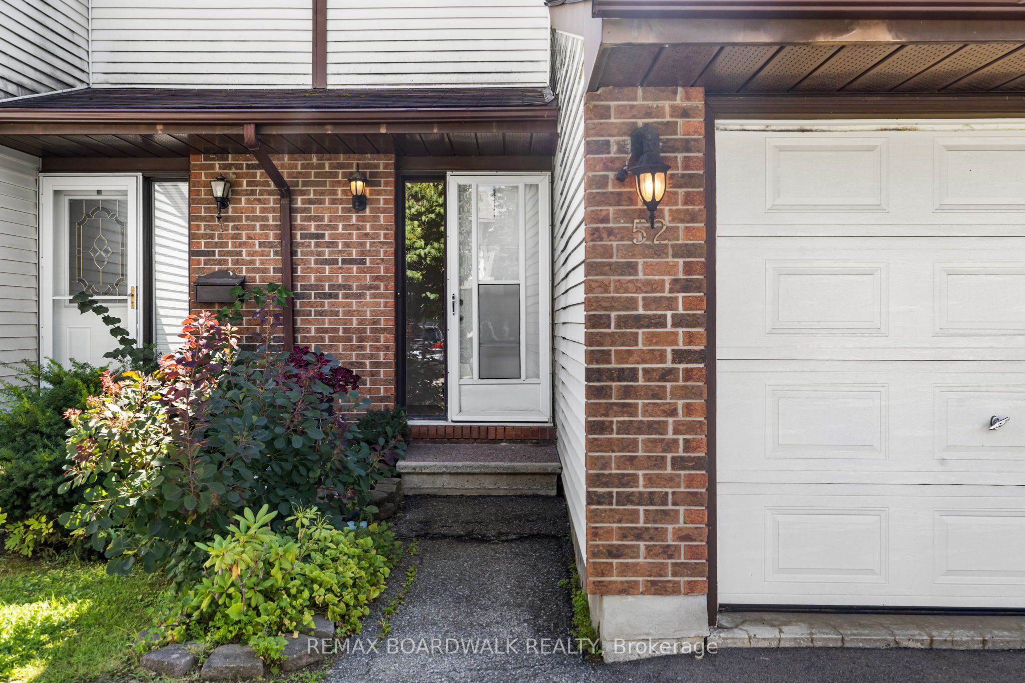 52 Baneberry Crescent, Kanata, ON K2L 2Y4 photo 3