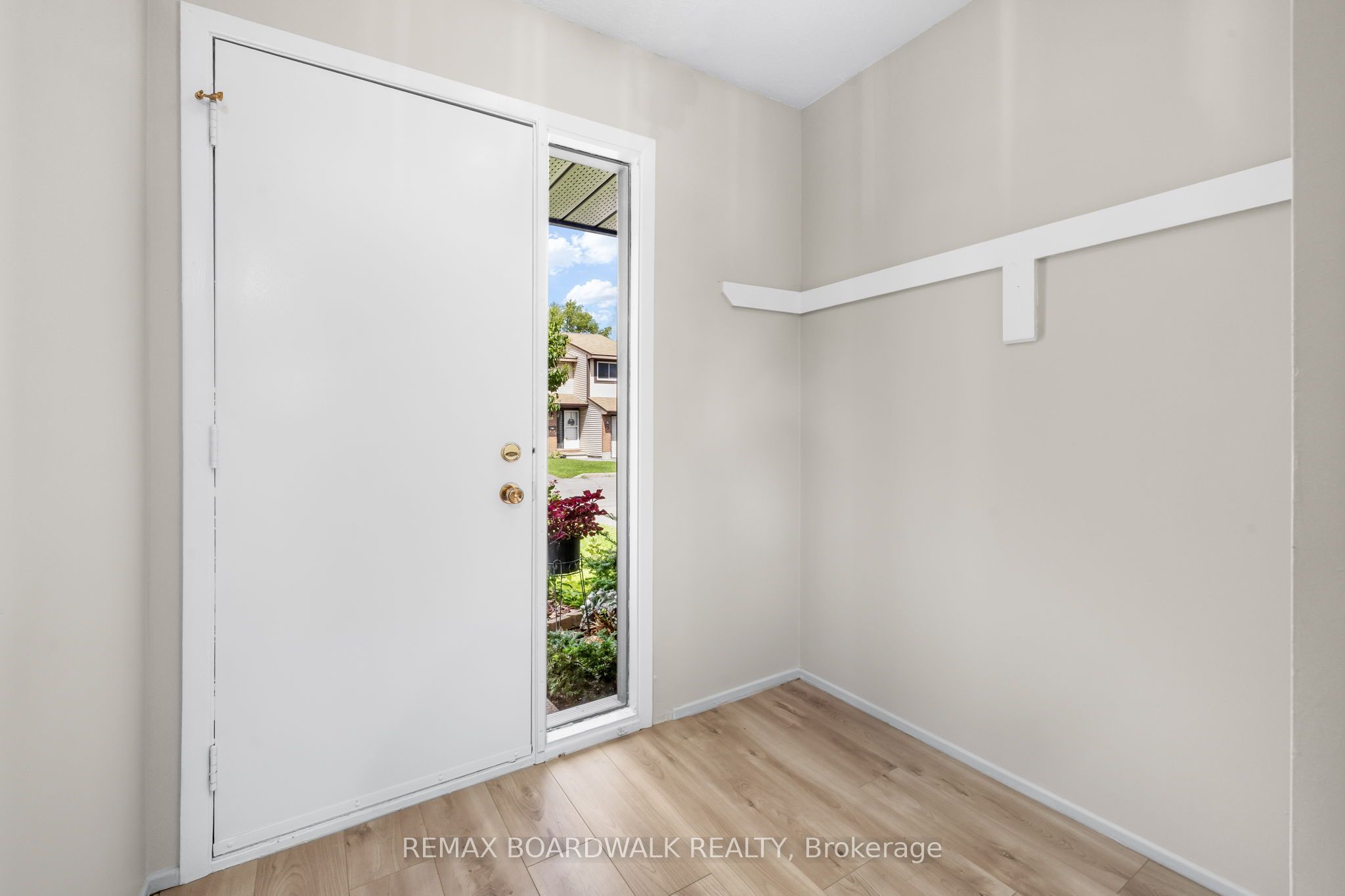 52 Baneberry Crescent, Kanata, ON K2L 2Y4 photo 4