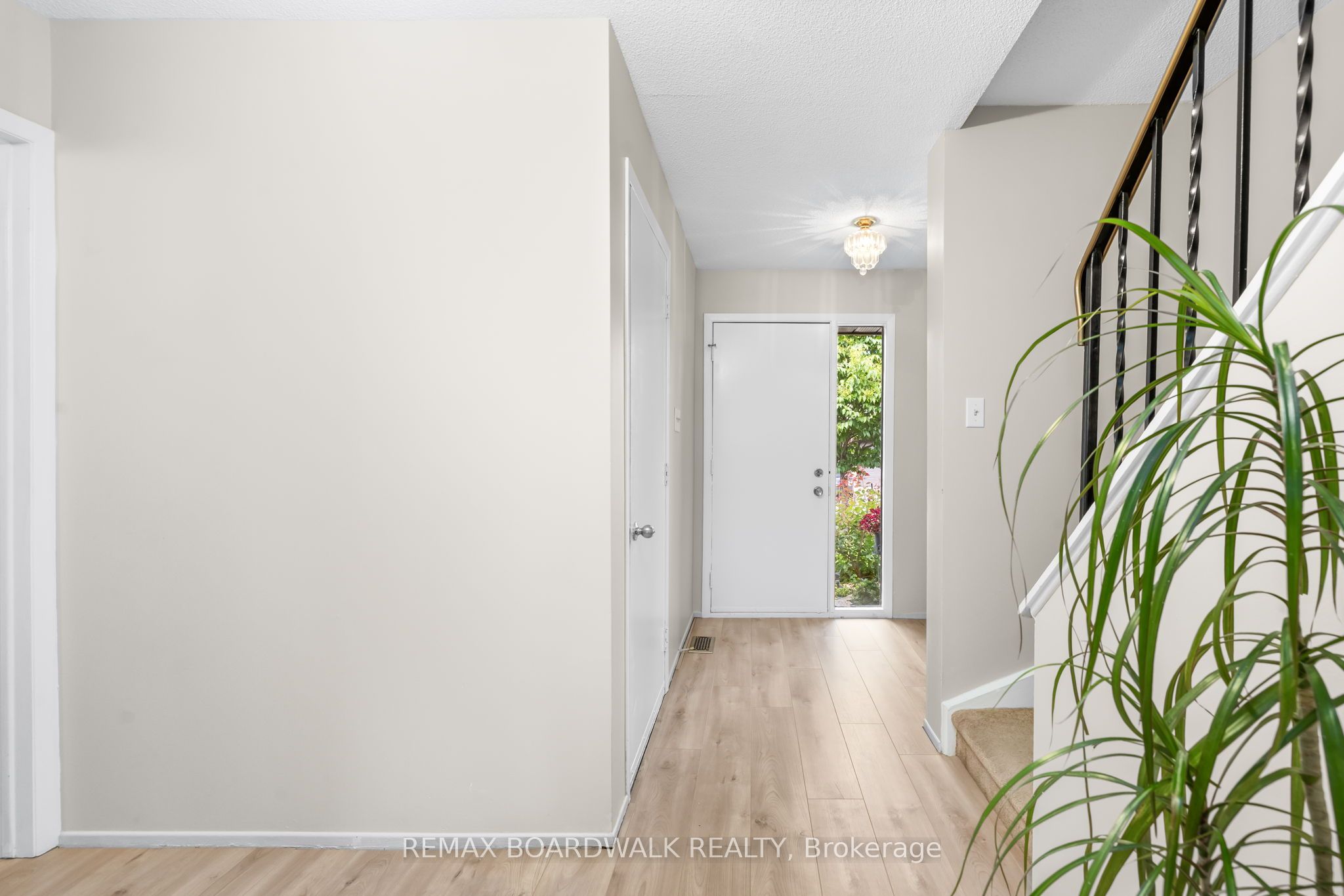 52 Baneberry Crescent, Kanata, ON K2L 2Y4 photo 5