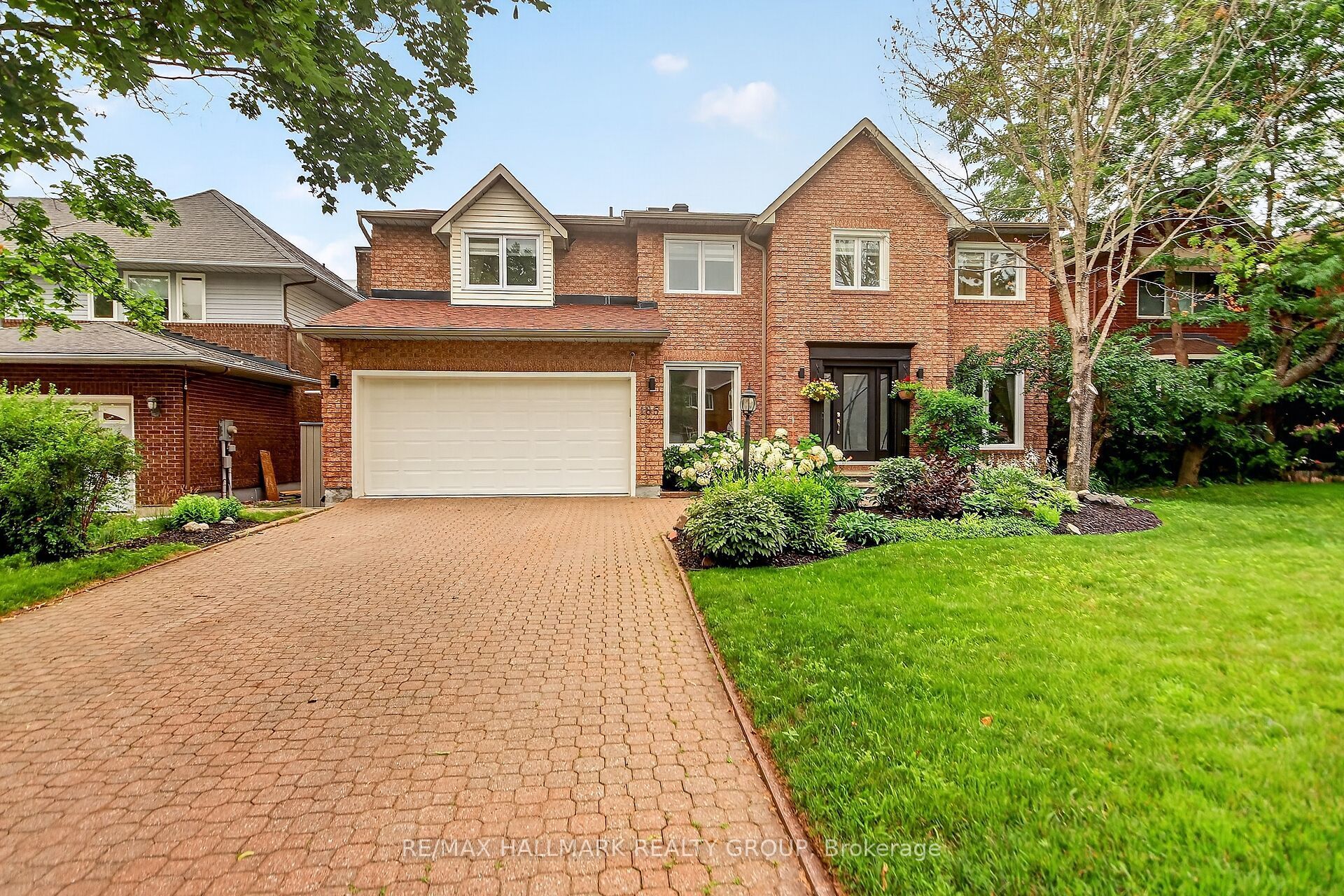 185 Knudson Drive, Kanata, ON K2K 2C3