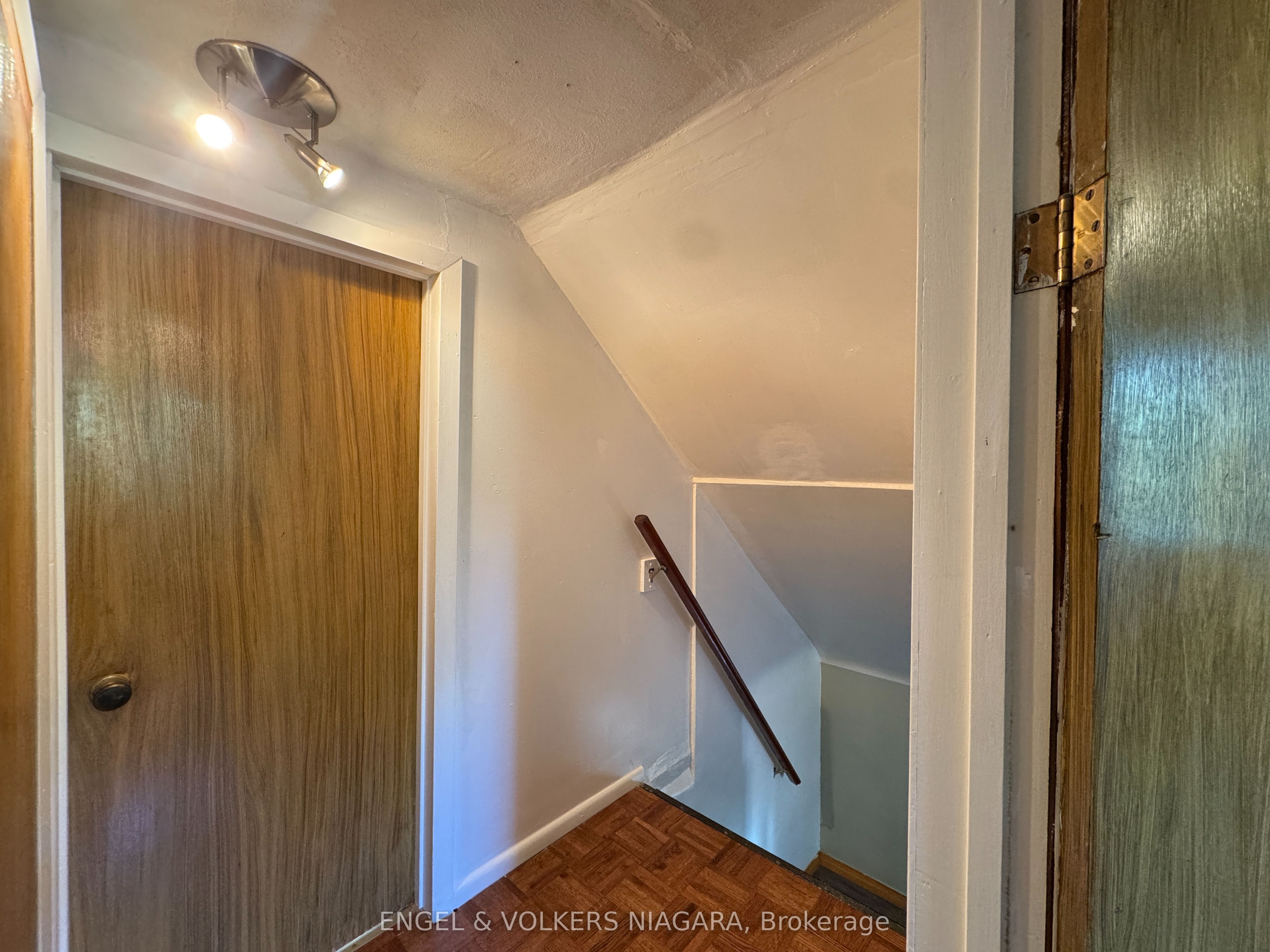 61 Hamilton Street, St. Catharines, ON L2S 1K8 photo 5