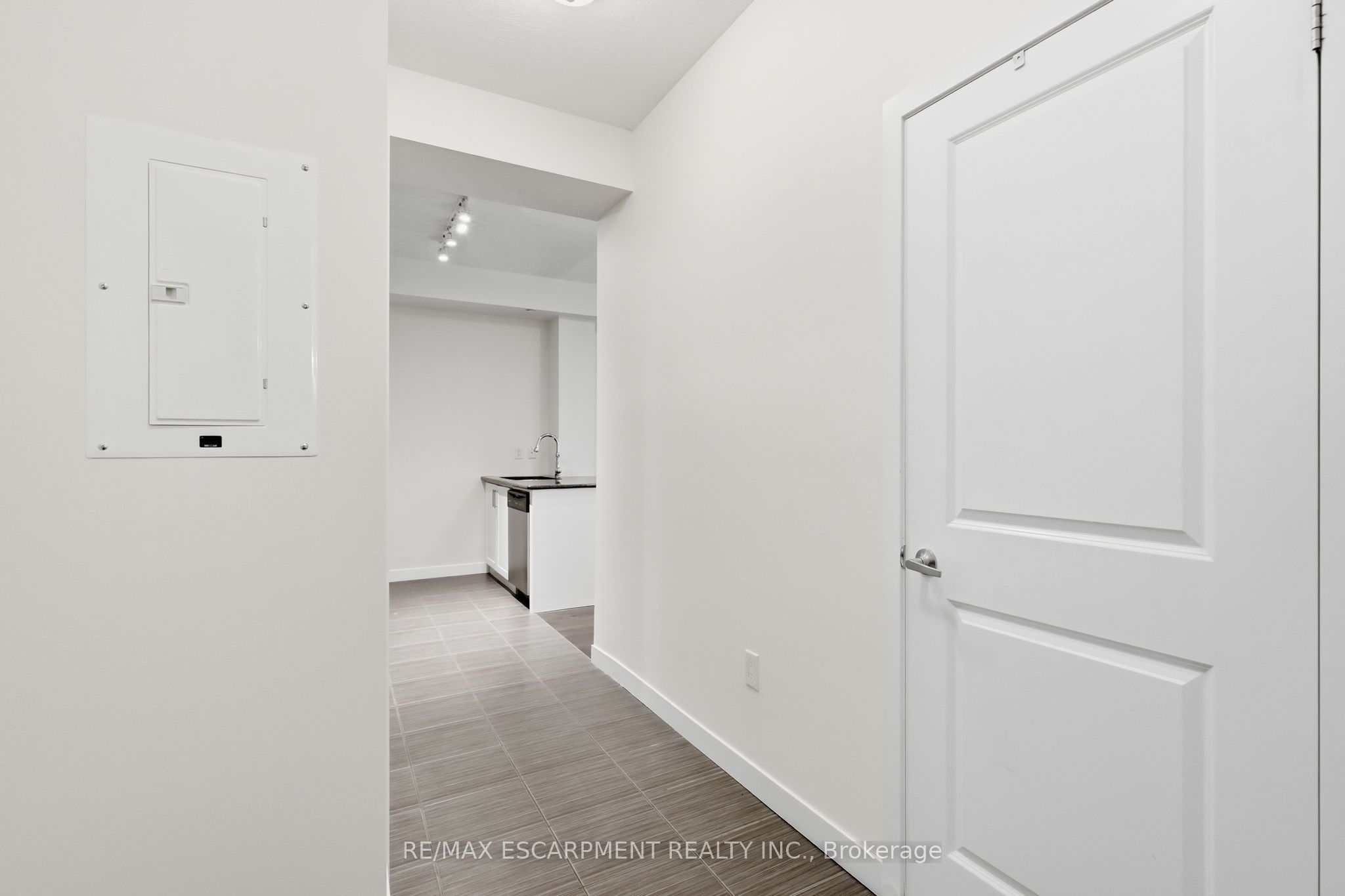 90 Charlton Avenue W 201, Hamilton, ON L8P 0B4 photo 5