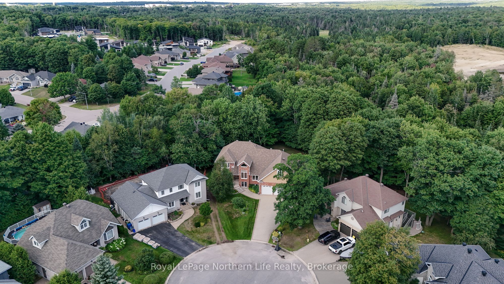 12 CHRISTOPHER Court, North Bay, ON P1C 1M6 photo 3