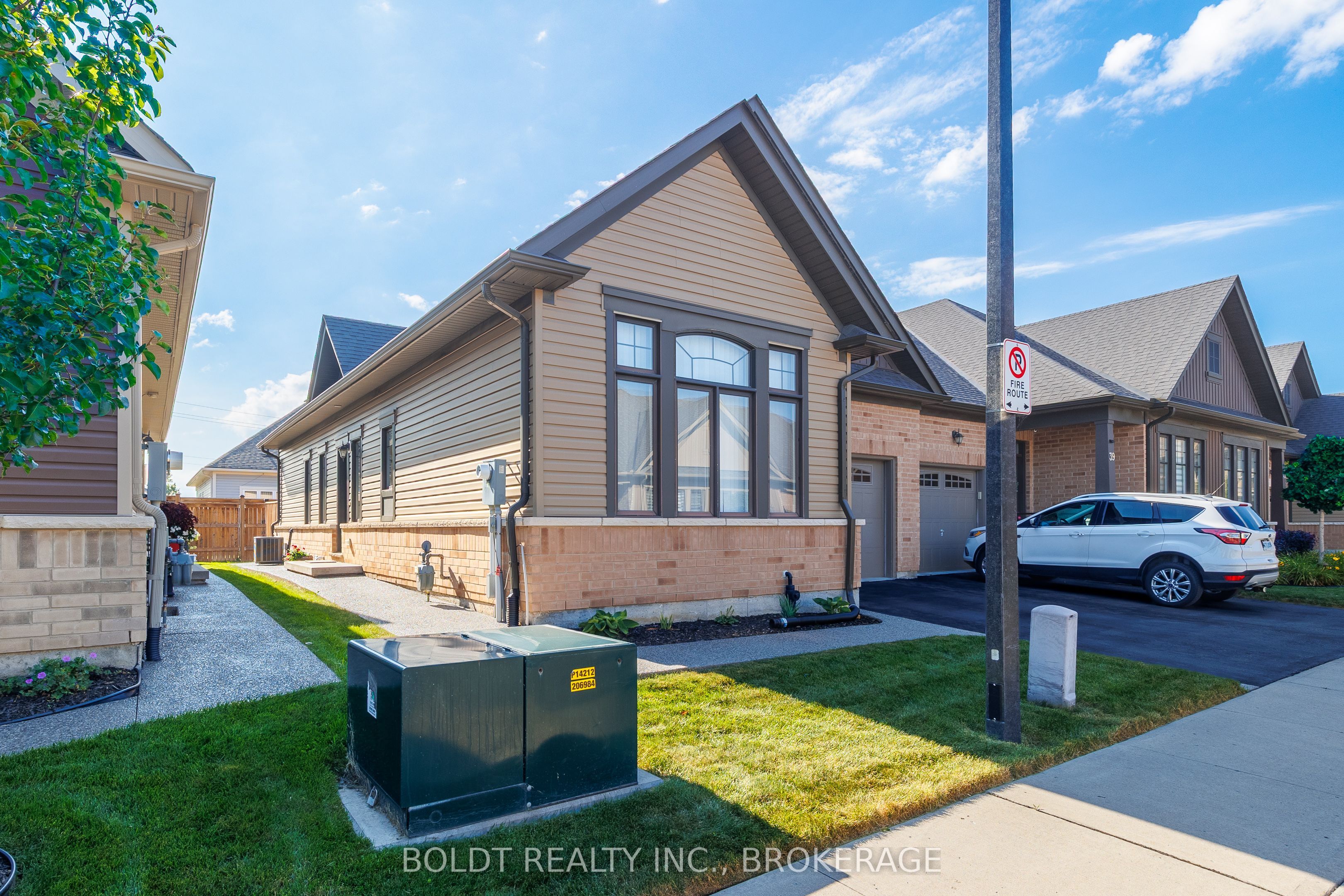35 Cosmopolitan Common, St. Catharines, ON L2M 0B8 photo 2