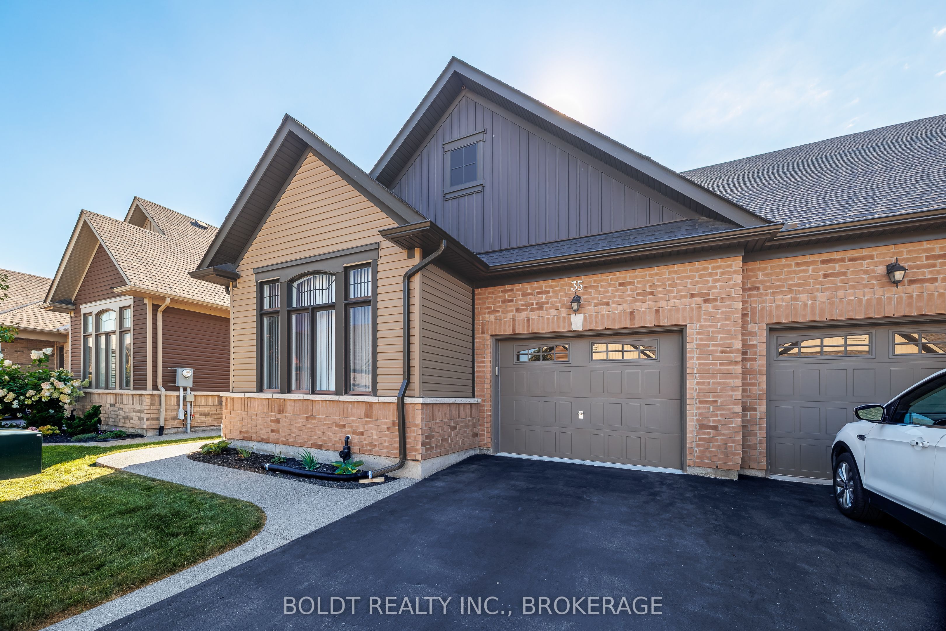 35 Cosmopolitan Common, St. Catharines, ON L2M 0B8 photo 3