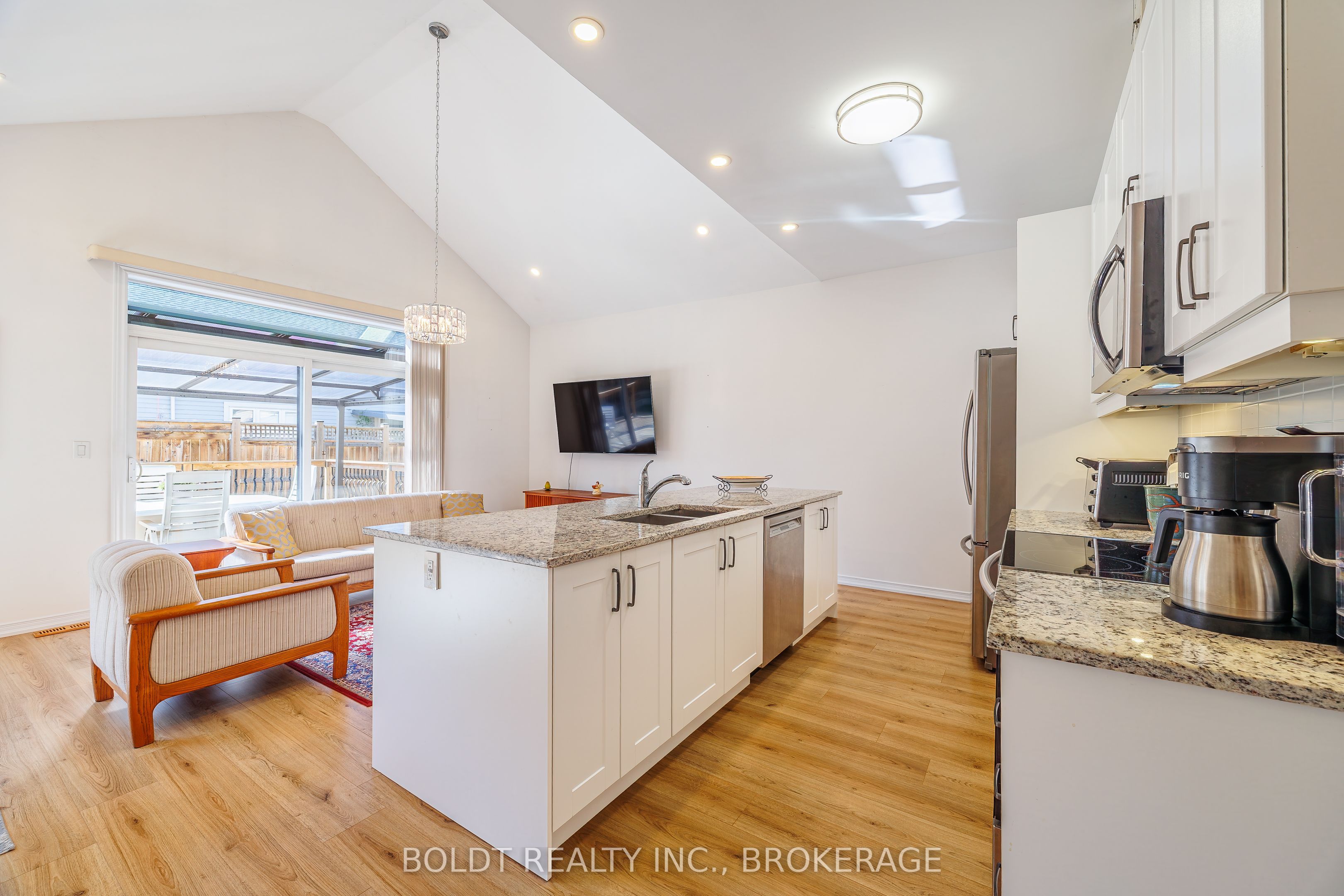 35 Cosmopolitan Common, St. Catharines, ON L2M 0B8 photo 4