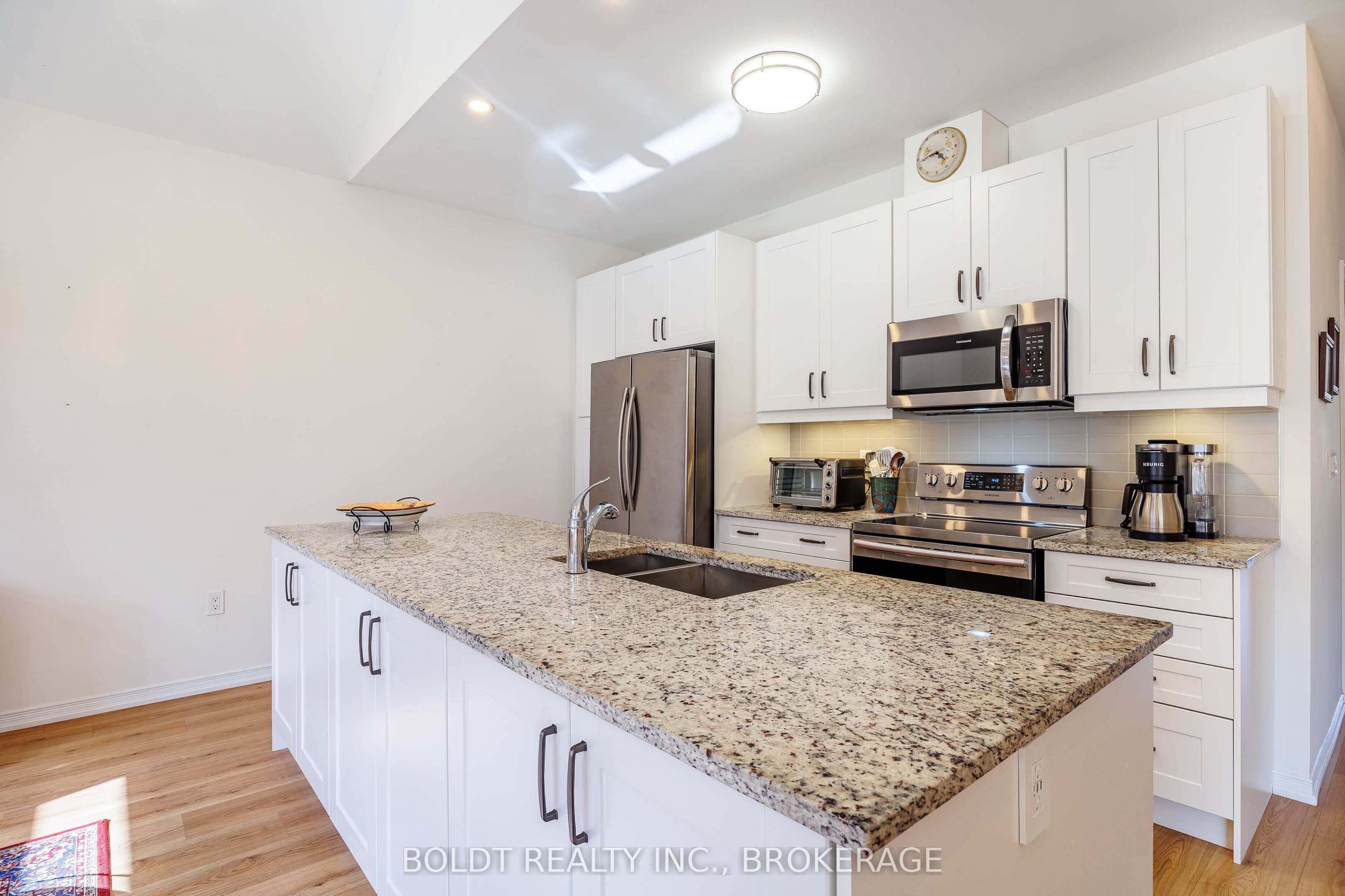 35 Cosmopolitan Common, St. Catharines, ON L2M 0B8 photo 5