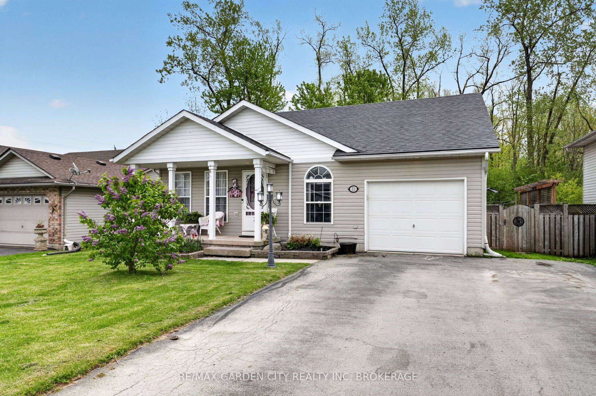 11 Rochelle Crescent, Fort Erie, ON L0S 1N0 photo 2