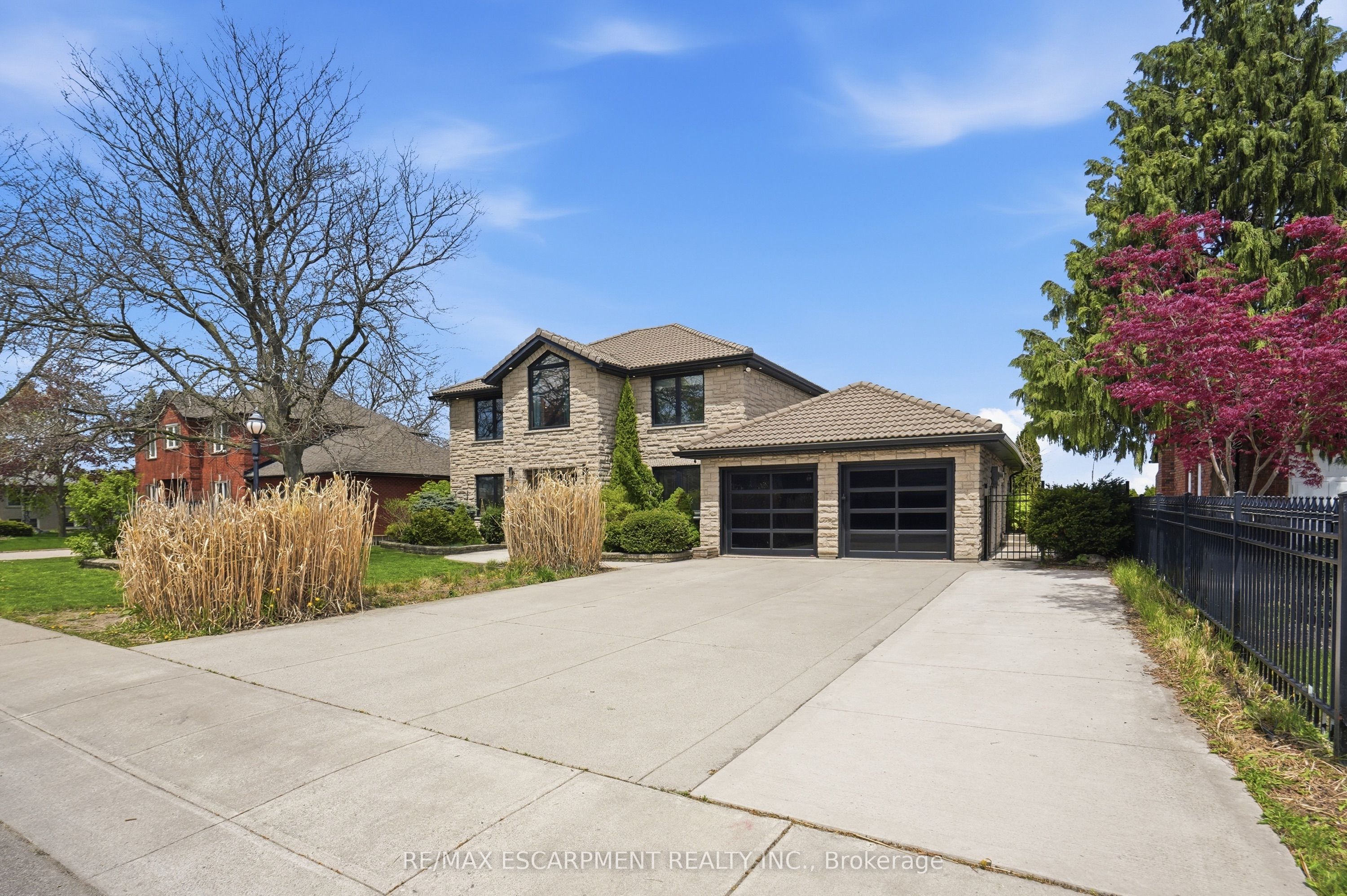176 Albion Falls Boulevard, Hamilton, ON L8W 1R6 photo 2