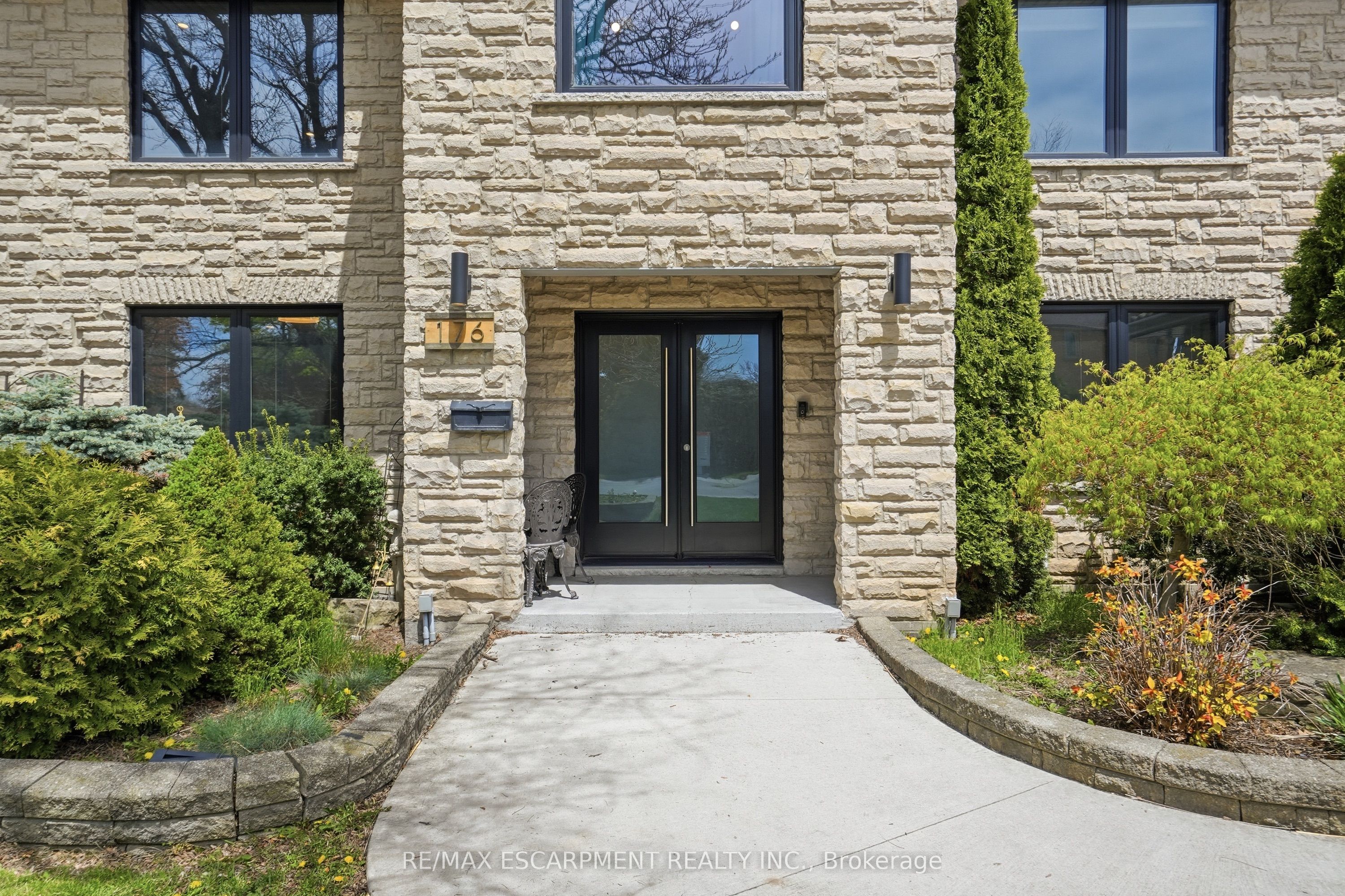 176 Albion Falls Boulevard, Hamilton, ON L8W 1R6 photo 4