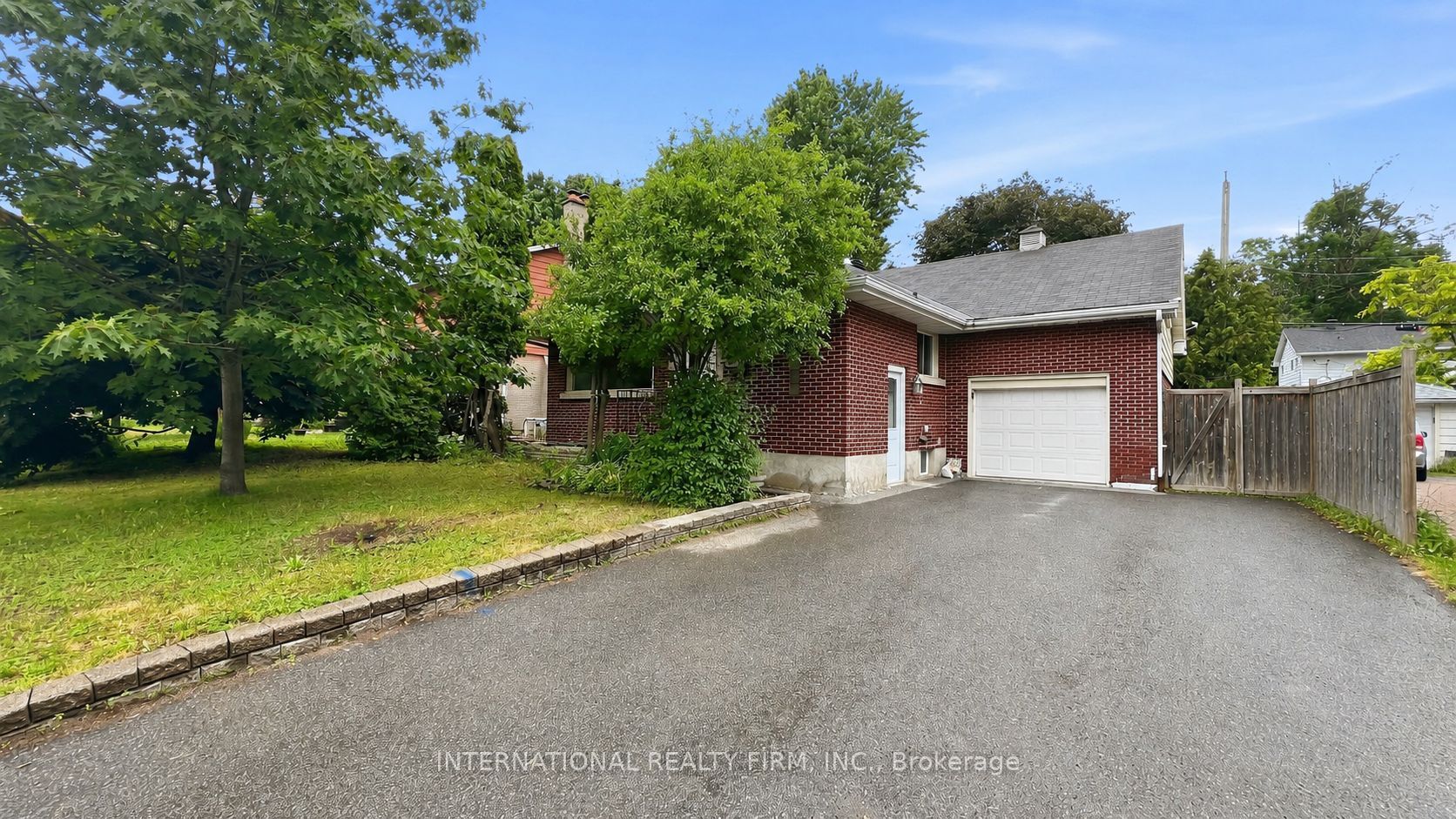 1213 ERINDALE Drive, Belair Park - Copeland Park and Area, ON K2C 2G2
