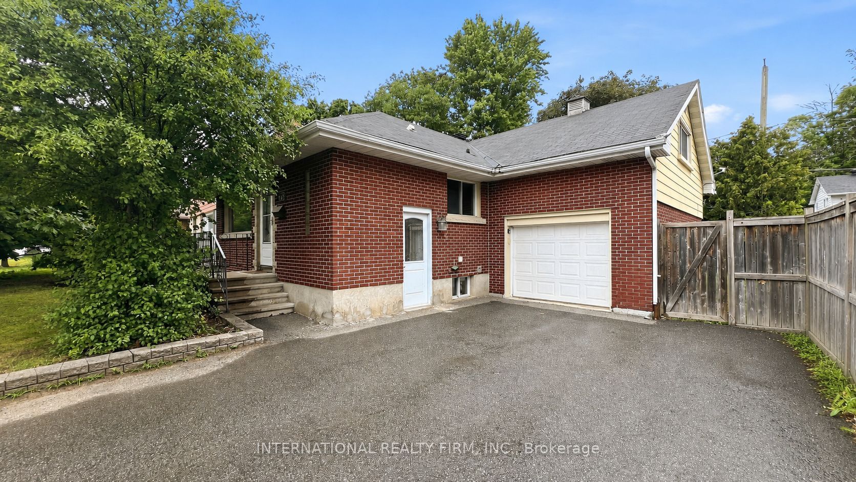 1213 ERINDALE Drive, Belair Park - Copeland Park and Area, ON K2C 2G2 photo 2