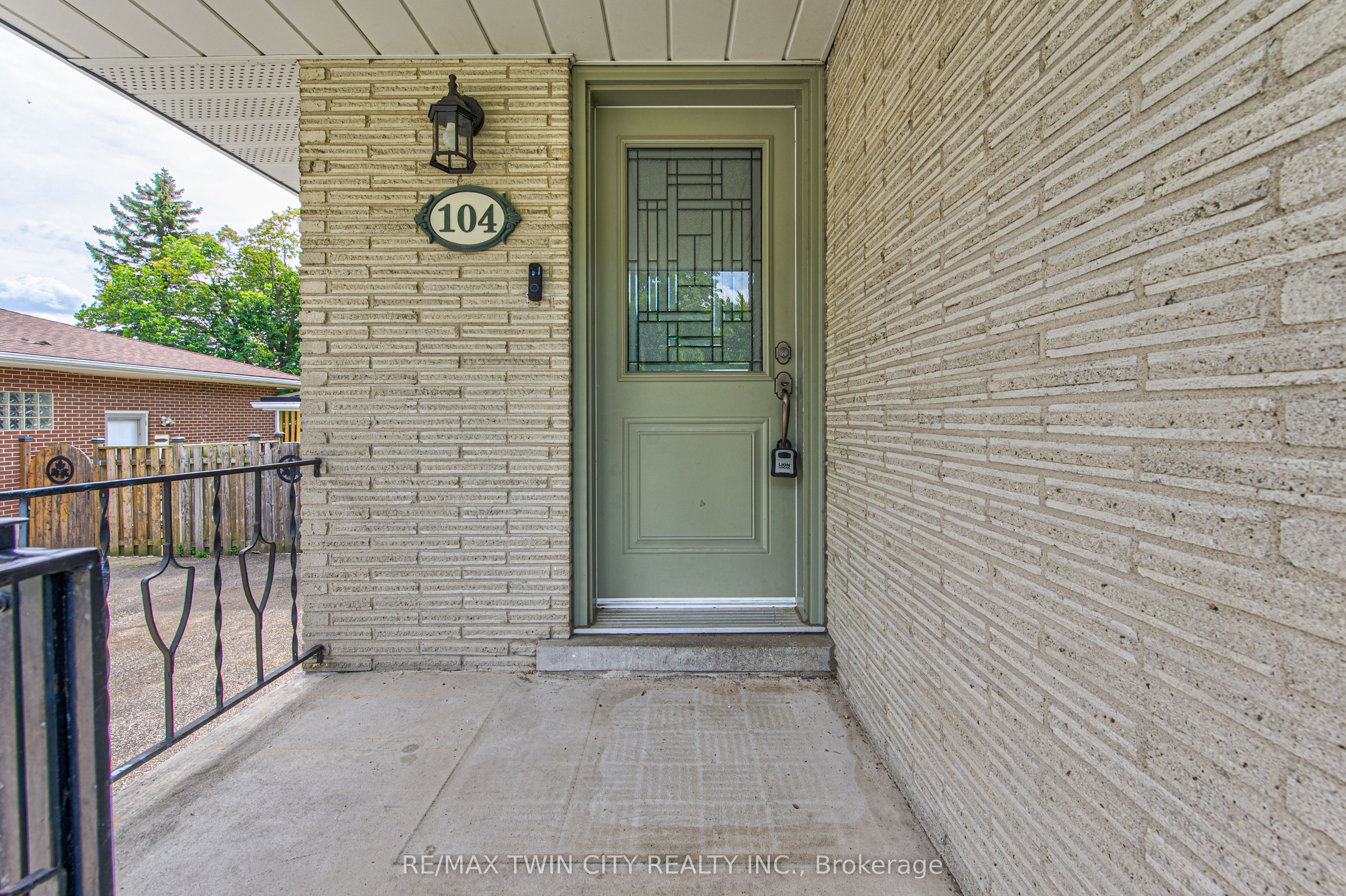 104 Springbank Crescent, Waterloo, ON N2M 4P7 photo 4
