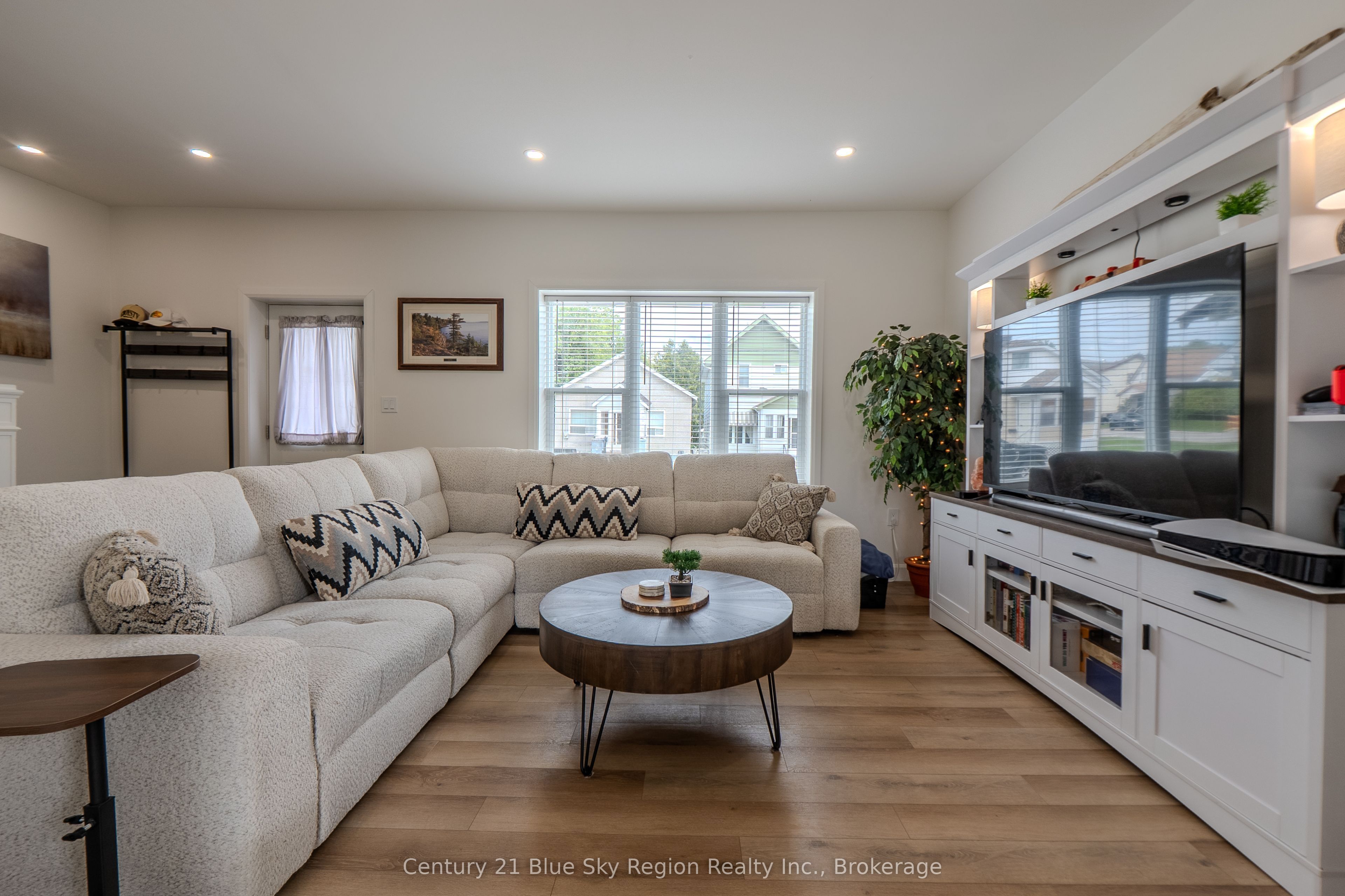 577 Douglas Street, North Bay, ON P1B 5N7 photo 5