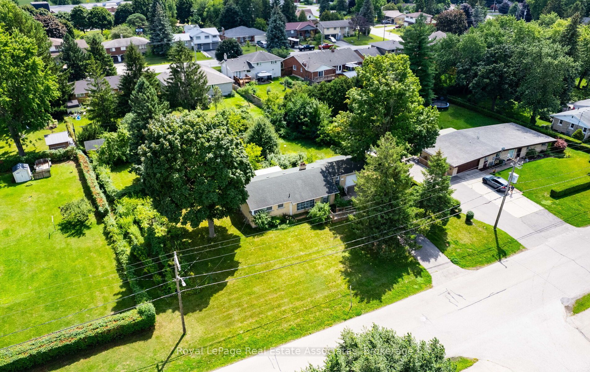 27 Rothsay Avenue, Kitchener, ON N2B 3A2 photo 2