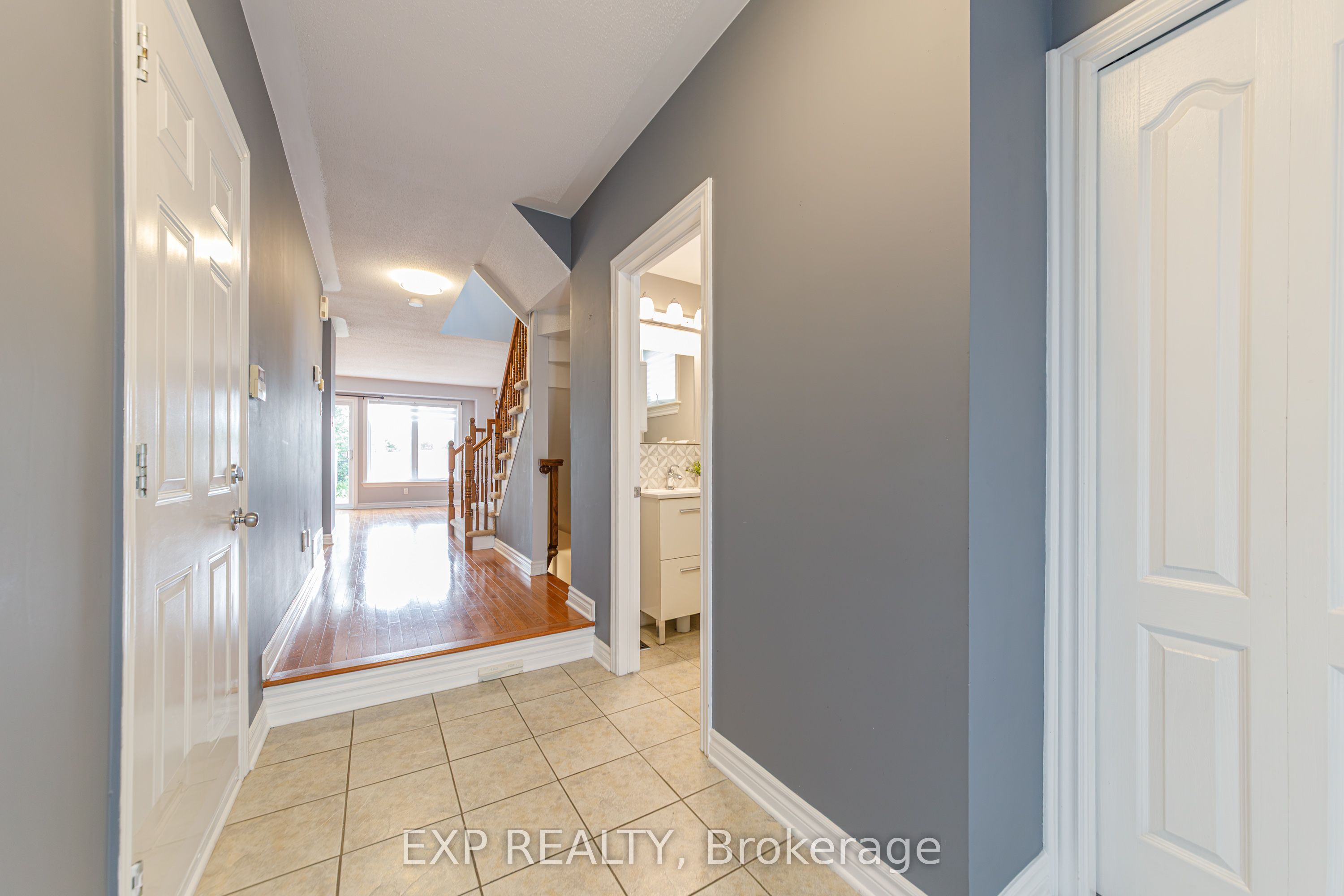 4220 Kelly Farm Drive, Blossom Park - Airport and Area, ON K1T 0A5 photo 3