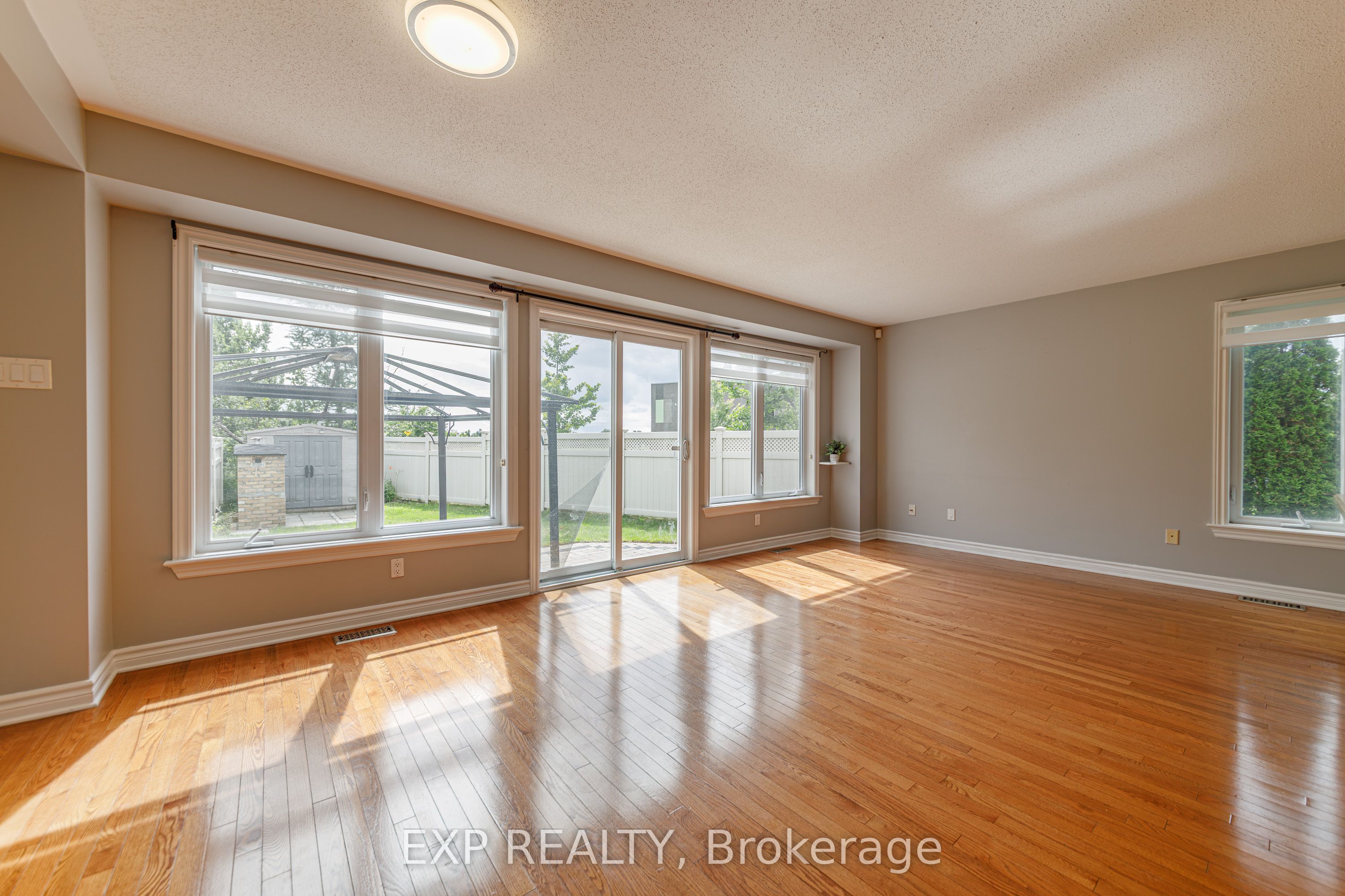 4220 Kelly Farm Drive, Blossom Park - Airport and Area, ON K1T 0A5 photo 5