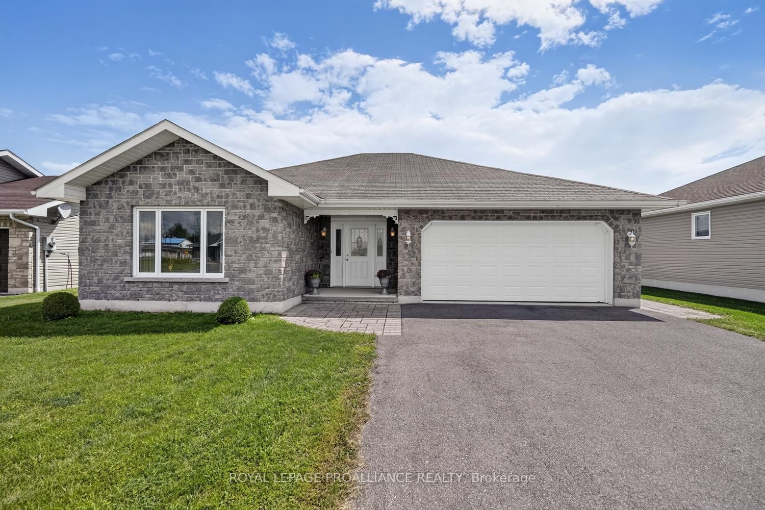 10726 West End Terrace E, South Dundas, ON K0E 1K0