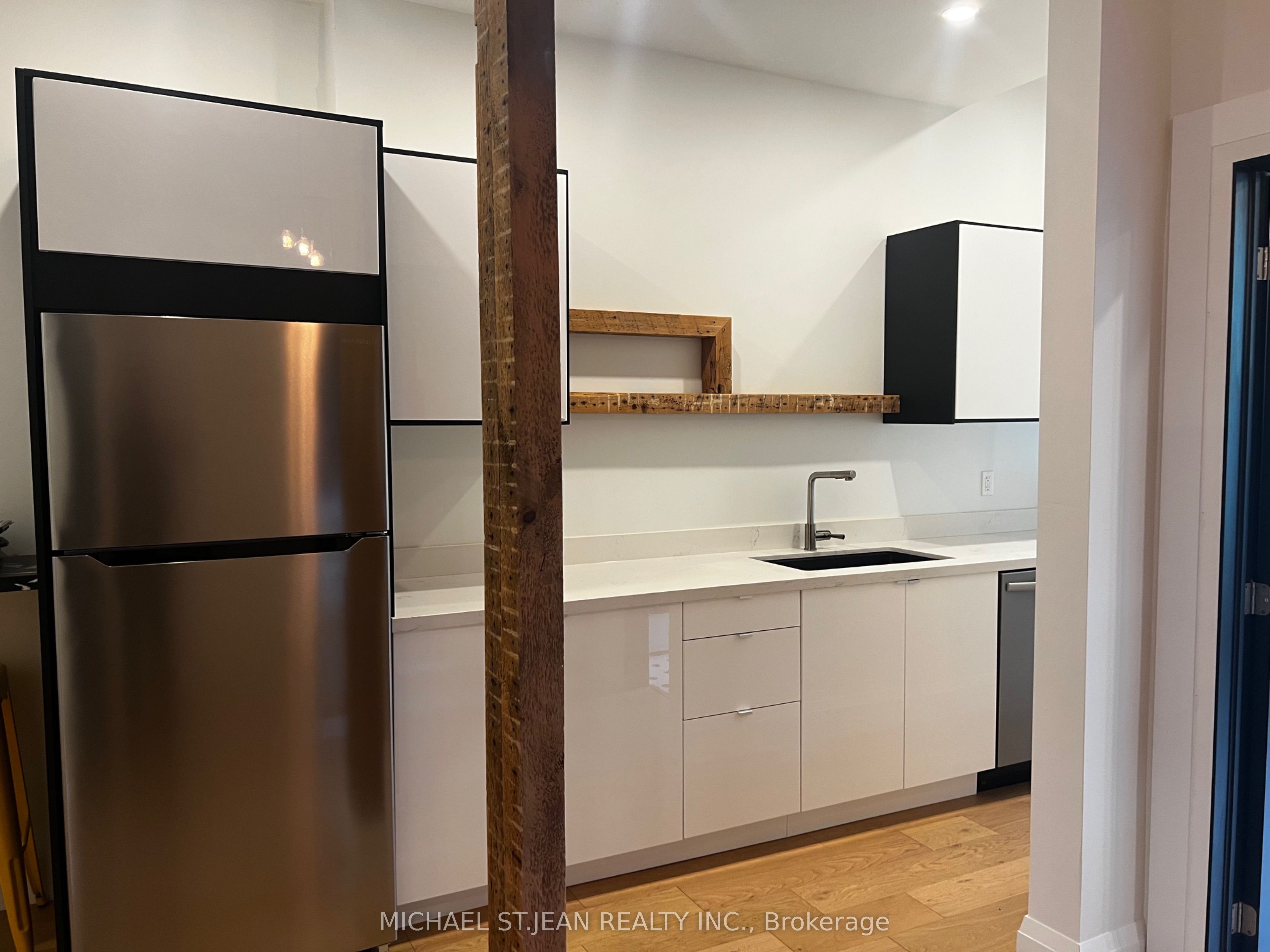 158 Wellington Street S 1, Hamilton, ON L8N 2R4