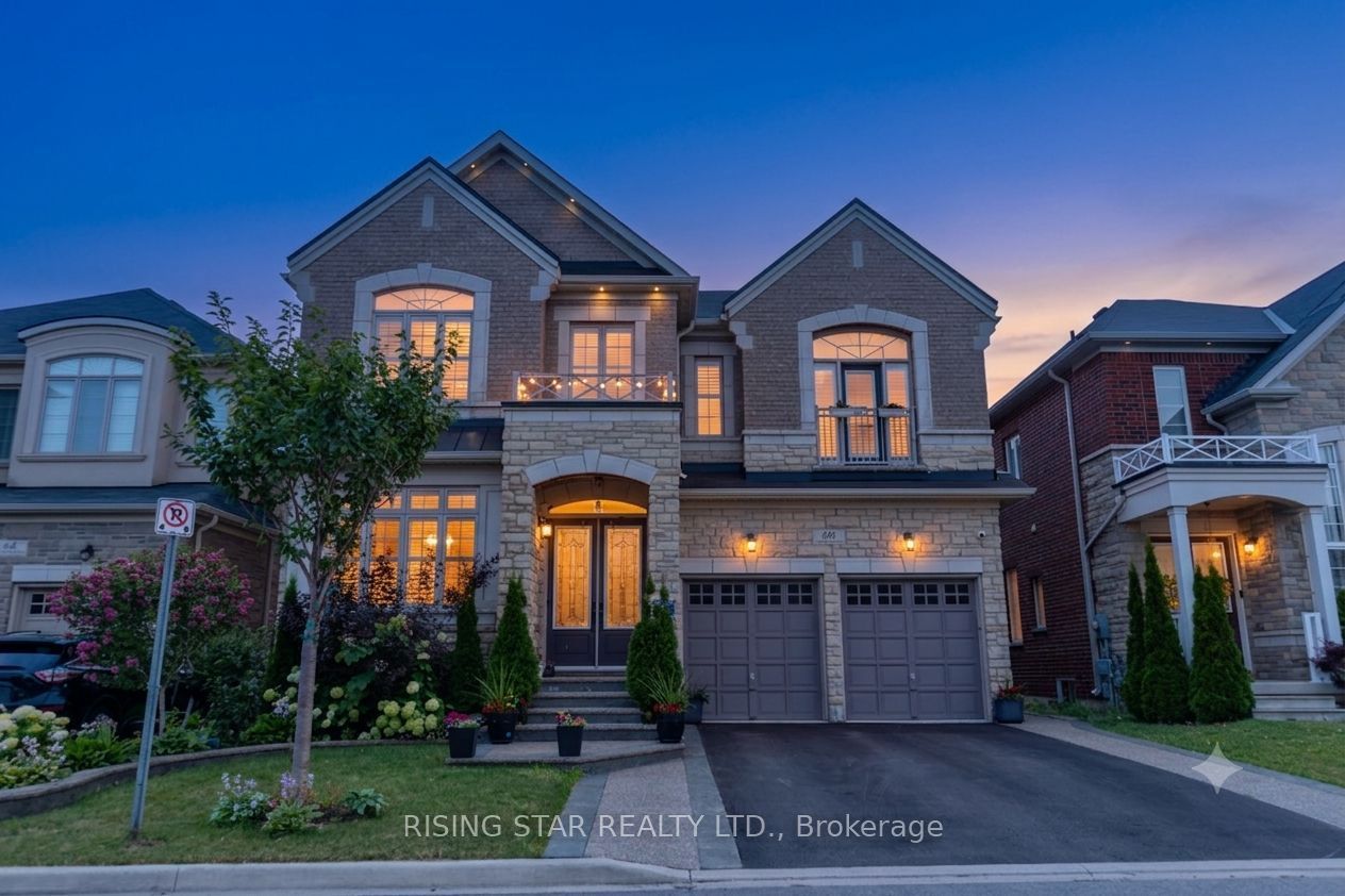 60 Golden Hawk Drive, Hamilton, ON L8B 1W9 photo 2