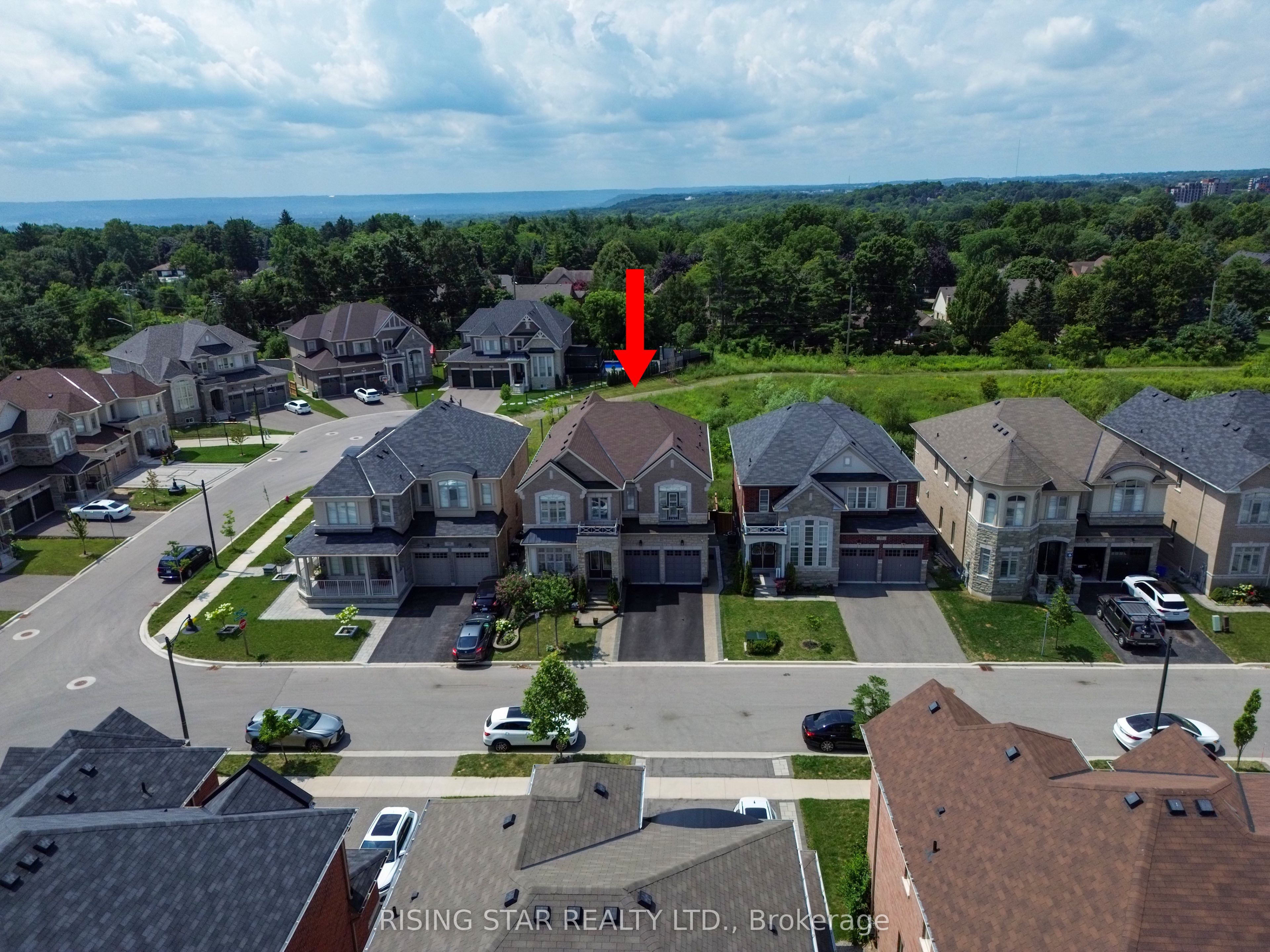 60 Golden Hawk Drive, Hamilton, ON L8B 1W9 photo 3