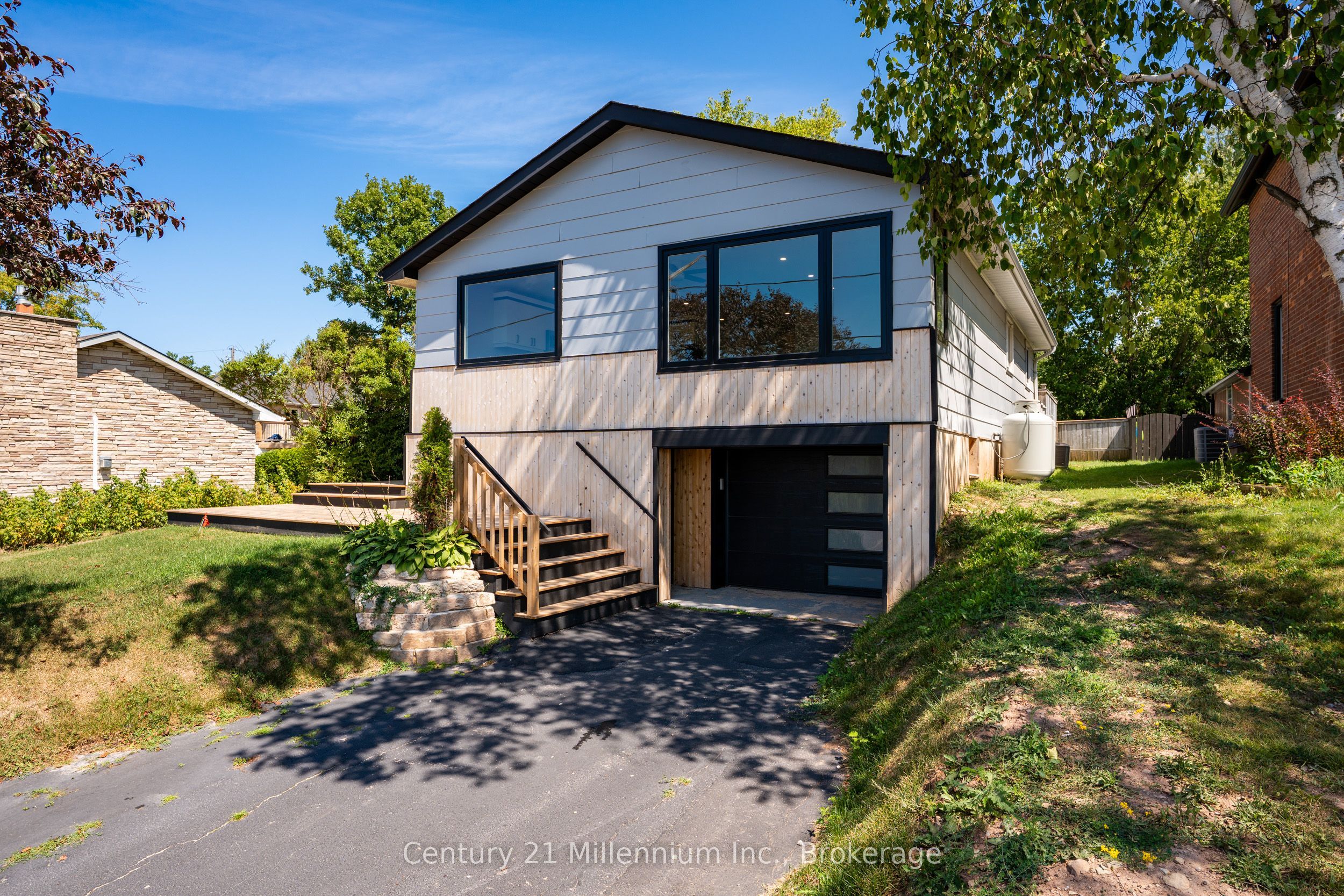 873 9th Avenue E, Owen Sound, ON N4K 3E8