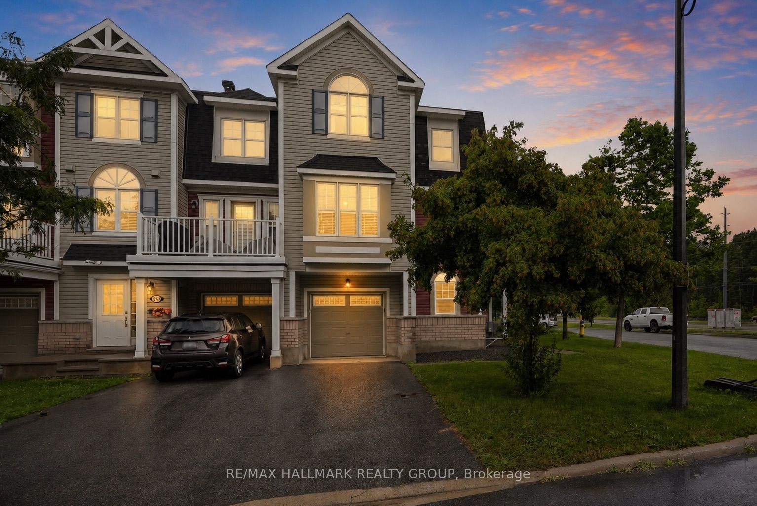 588 Foxlight Circle, Kanata, ON K2M 0L9