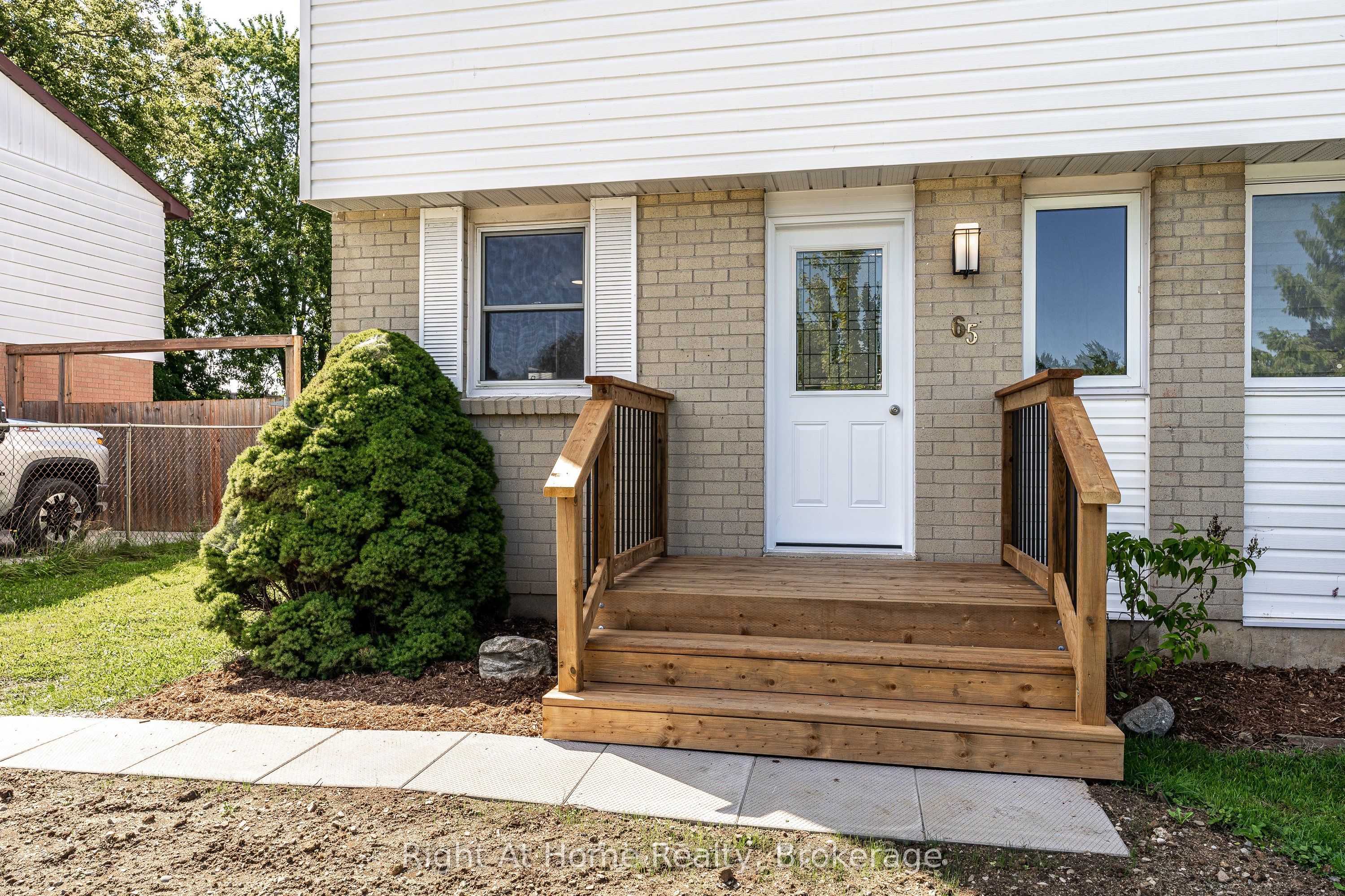 65 Maple Avenue, Stratford, ON N5A 7C3 photo 2
