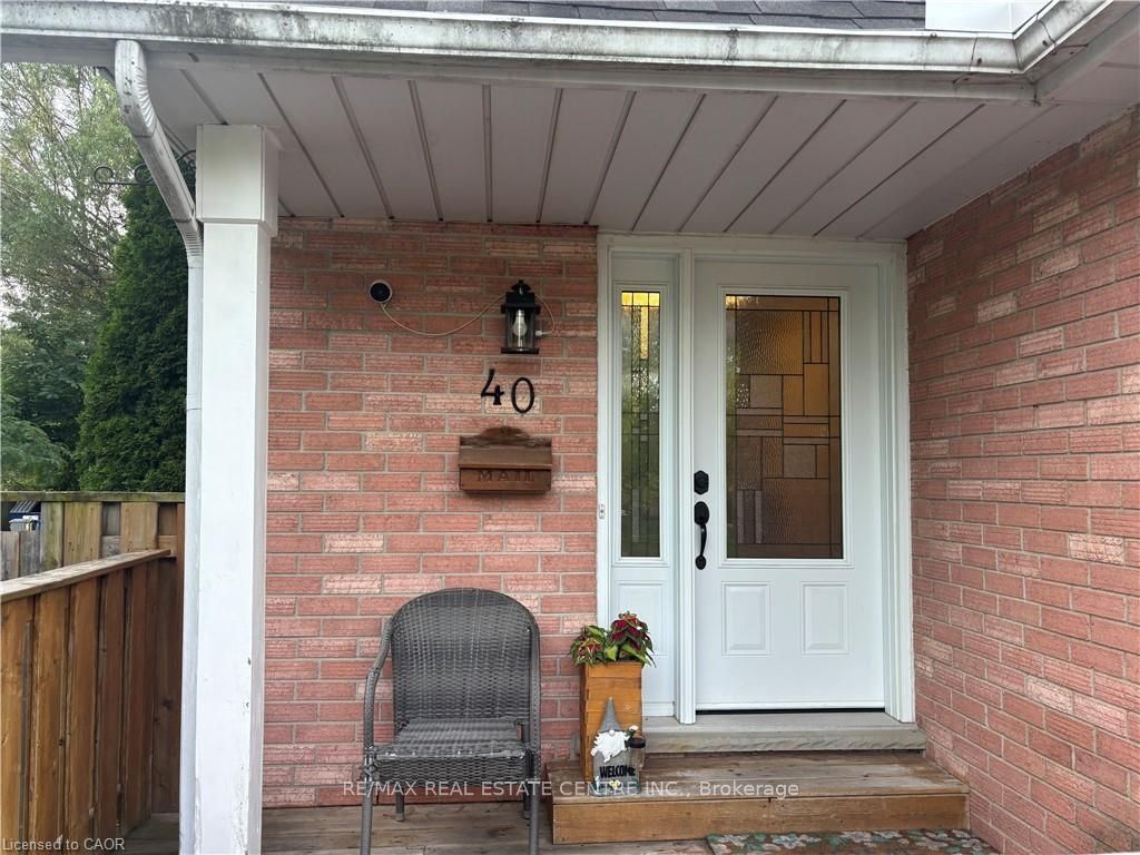 40 Caprice Court, Kitchener, ON N2M 5M2 photo 3