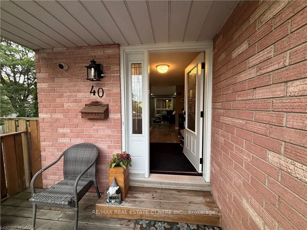 40 Caprice Court, Kitchener, ON N2M 5M2 photo 4