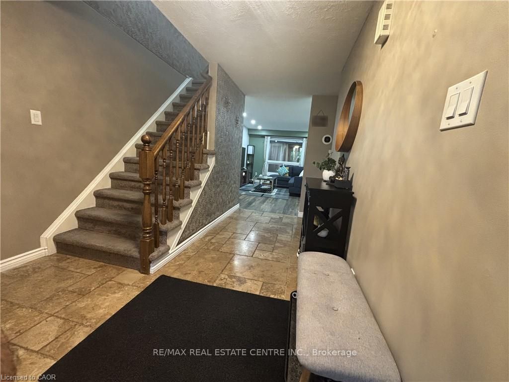 40 Caprice Court, Kitchener, ON N2M 5M2 photo 5