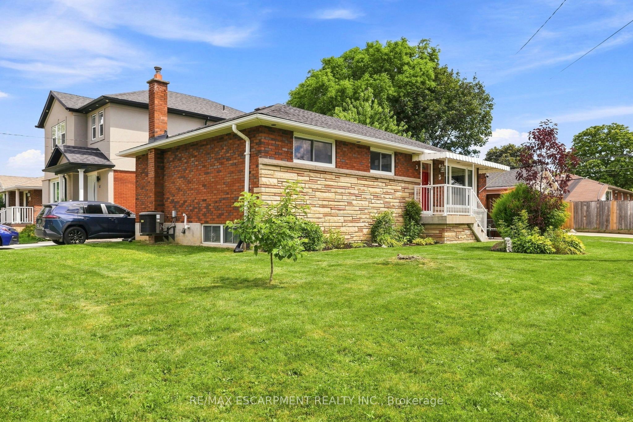 3 Mitchell Avenue, Hamilton, ON L9A 1W1 photo 2