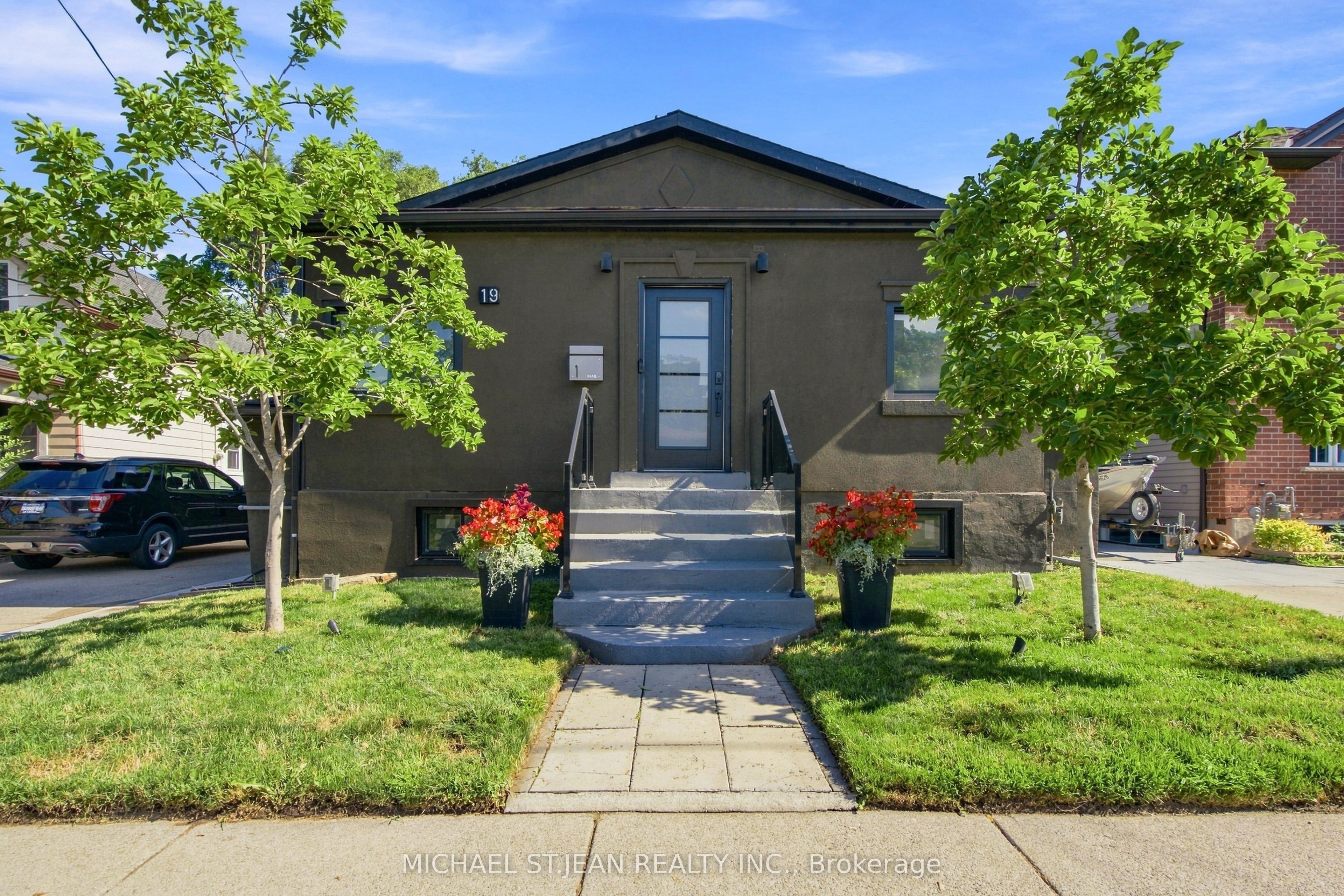 19 Grove Street, Hamilton, ON L8N 1P4 photo 2
