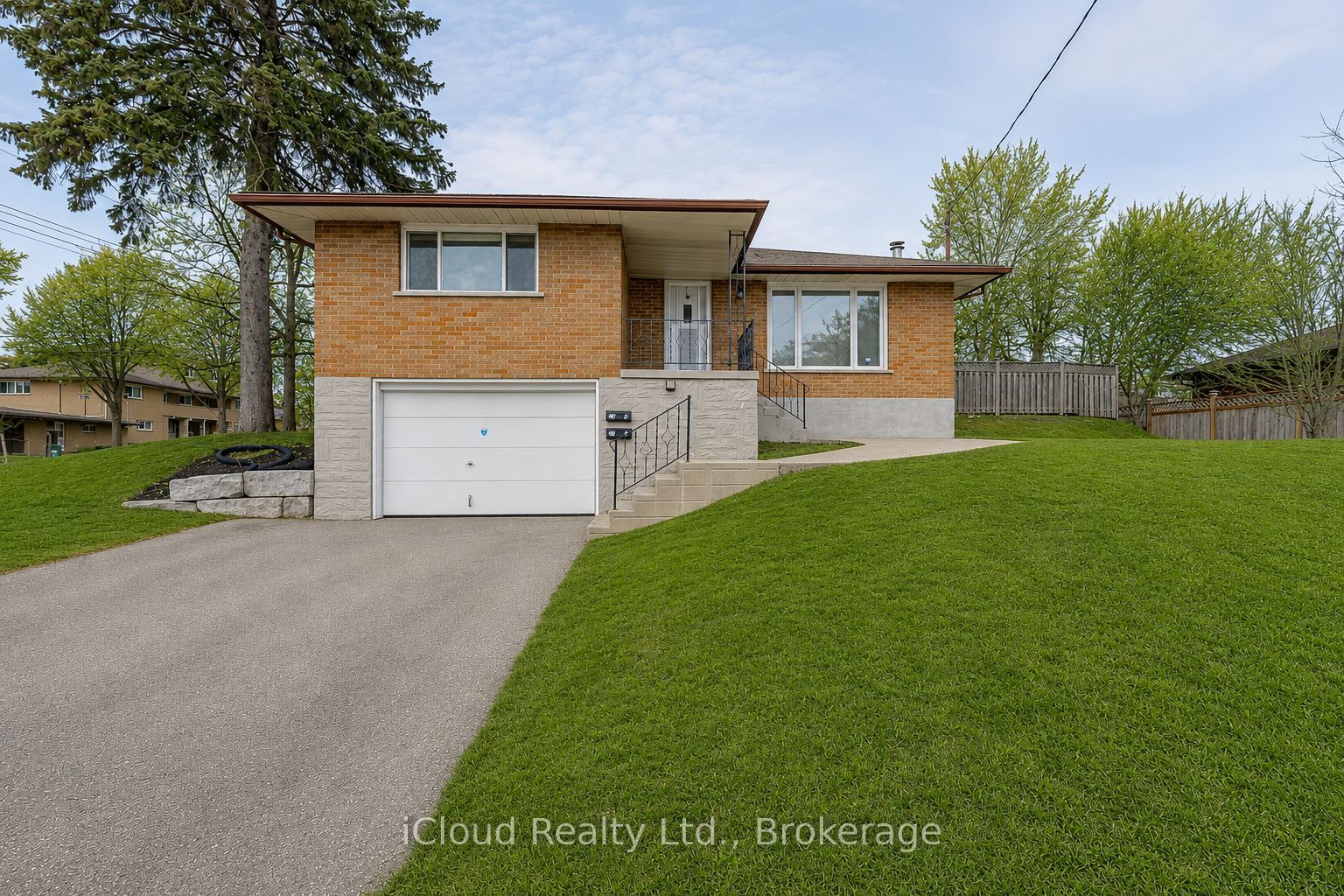 28 Hoffman Street, Kitchener, ON N2M 3M7