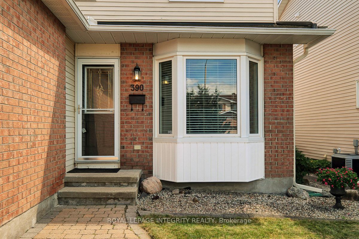 390 Oaklawn Crescent, Orleans - Cumberland and Area, ON K4A 3J3 photo 3