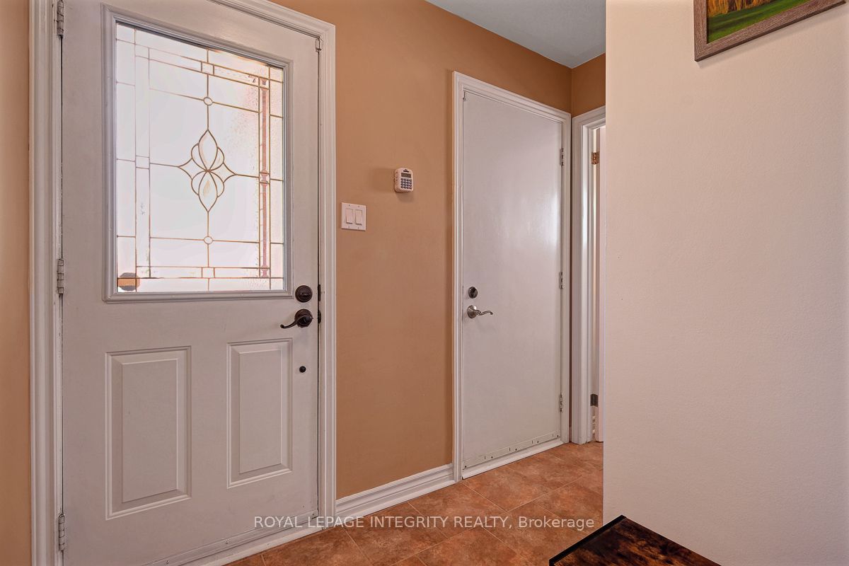 390 Oaklawn Crescent, Orleans - Cumberland and Area, ON K4A 3J3 photo 4