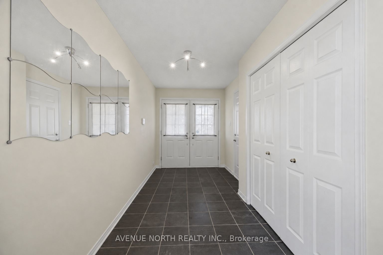 141 GLADEVIEW Private, Blossom Park - Airport and Area, ON K1T 4C4 photo 5