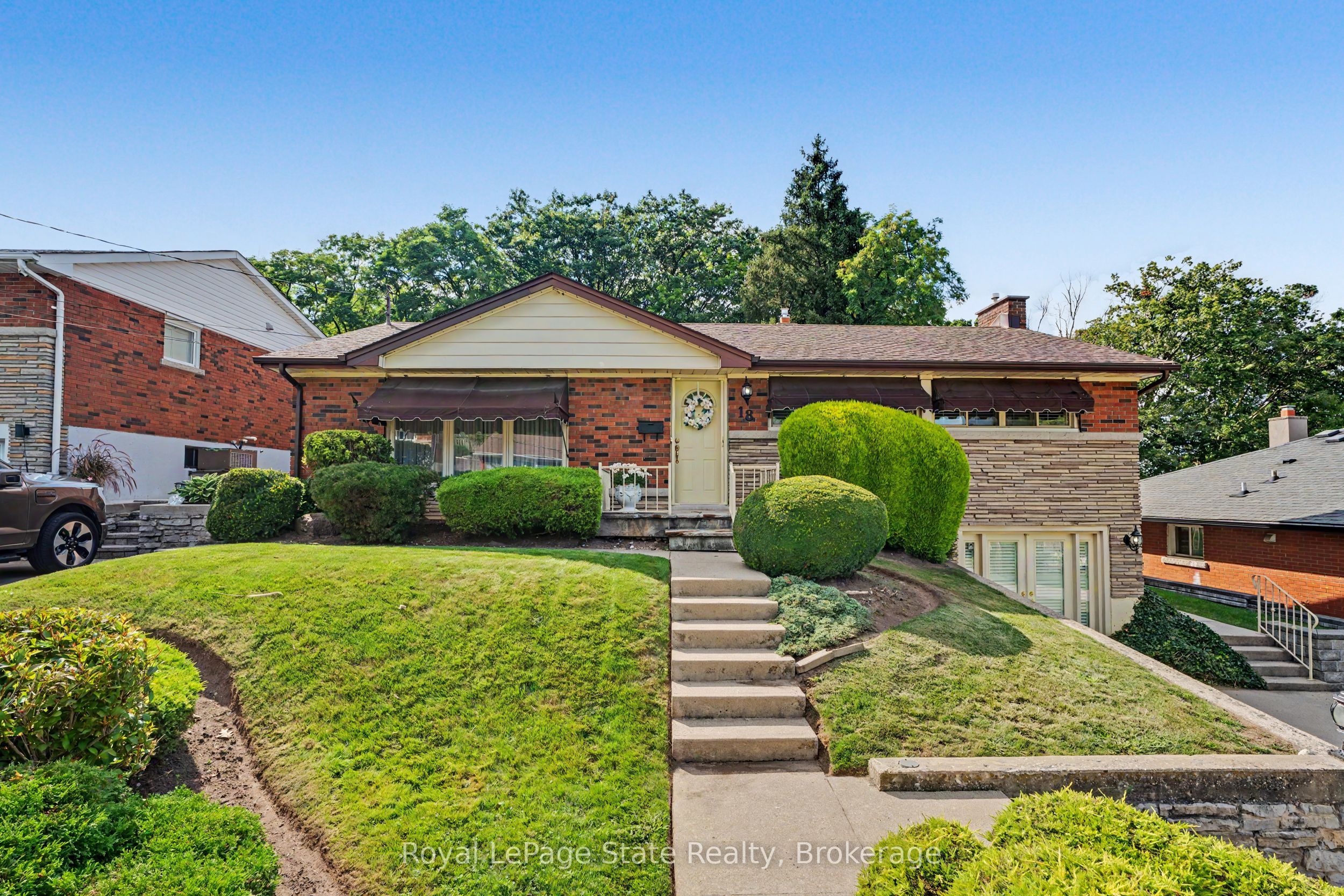 18 Battlefield Drive, Hamilton, ON L8G 1T7